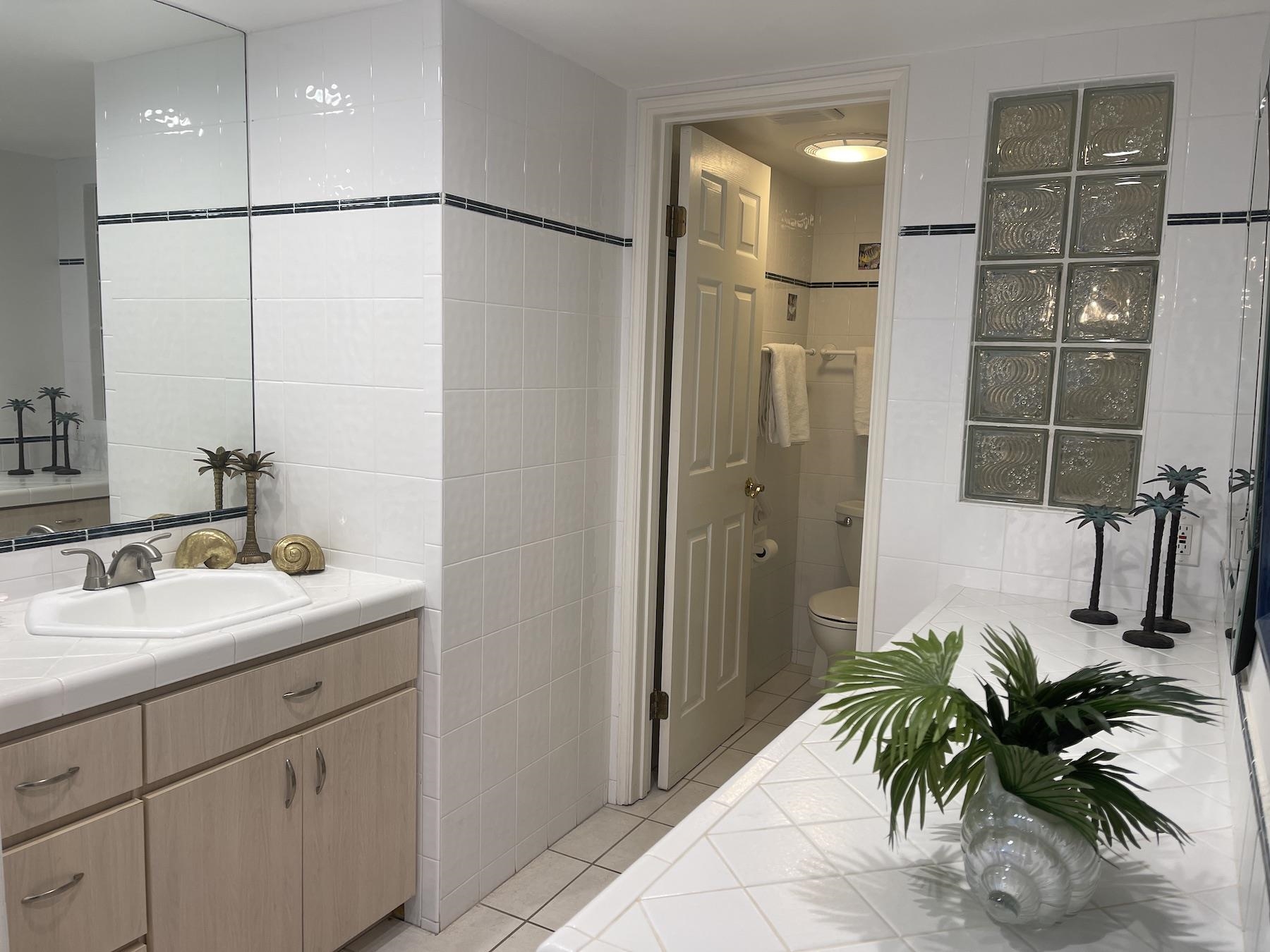 Valley Isle Resort condo # 705B, Lahaina, Hawaii - photo 17 of 30