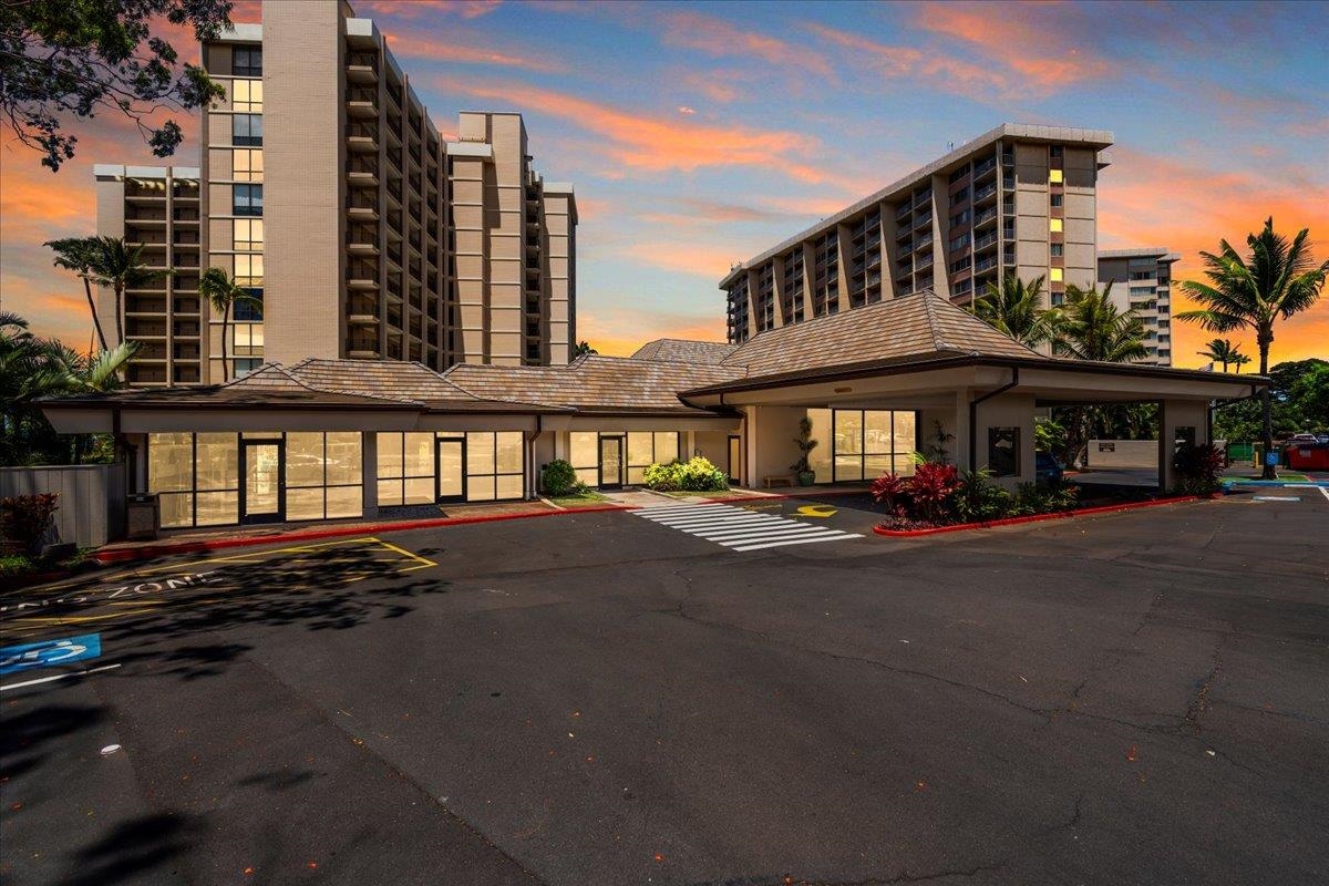 Valley Isle Resort condo # 706, Lahaina, Hawaii - photo 3 of 18