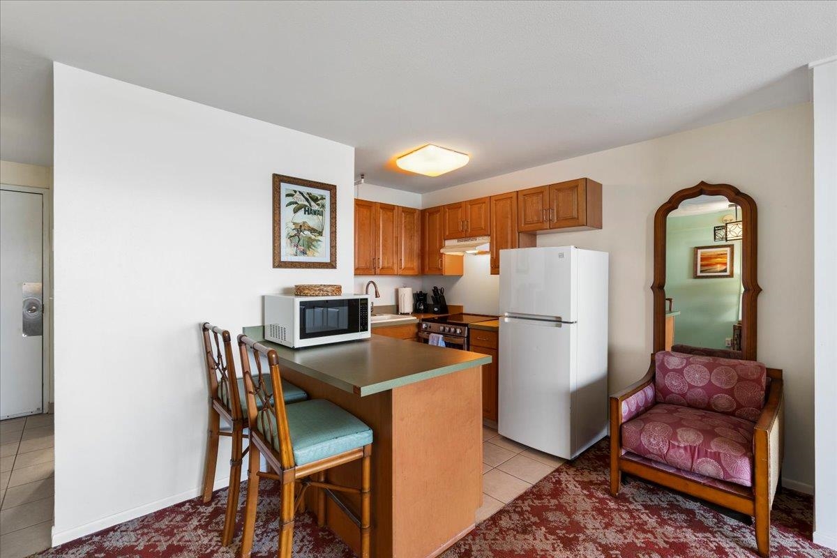 Valley Isle Resort condo # 706, Lahaina, Hawaii - photo 6 of 18