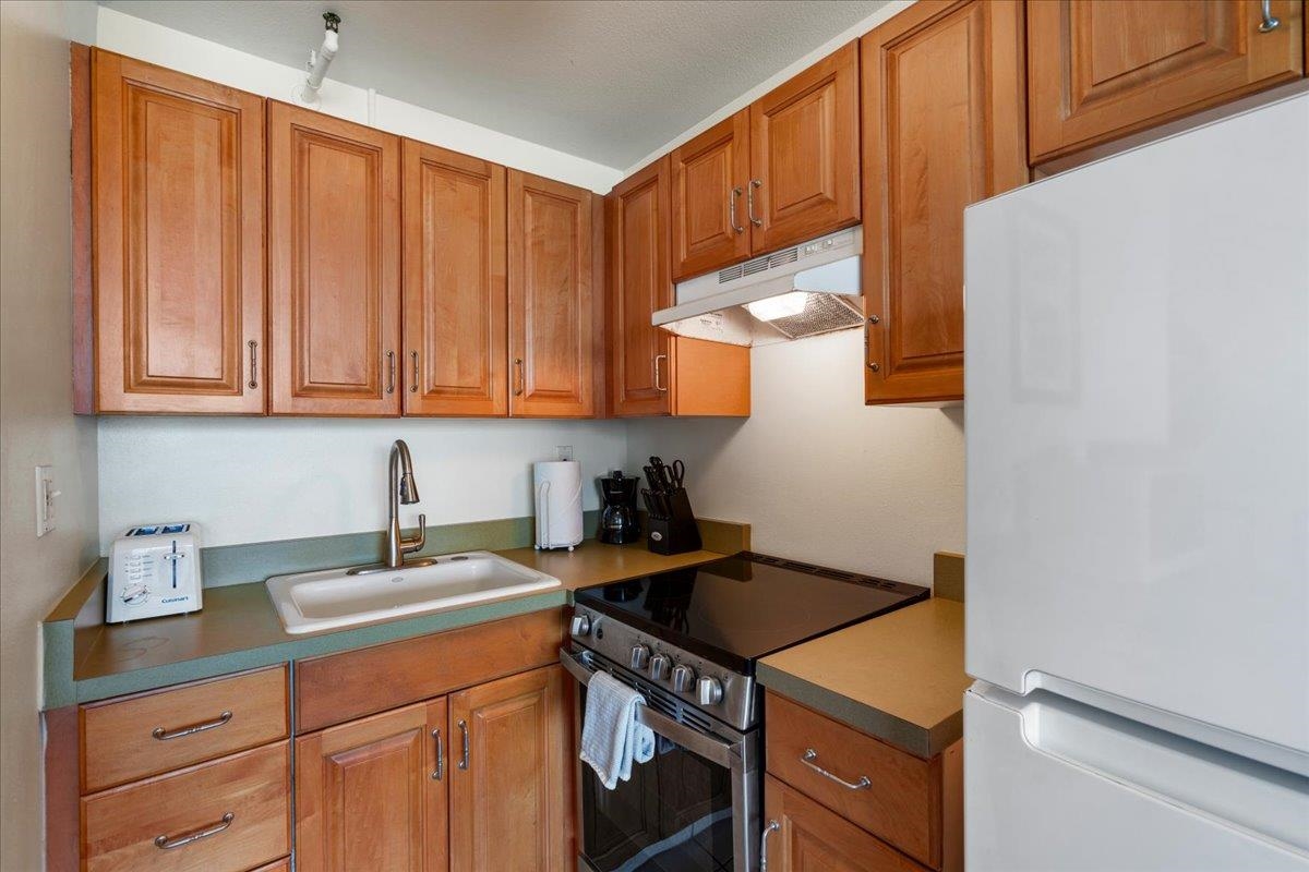 Valley Isle Resort condo # 706, Lahaina, Hawaii - photo 8 of 18