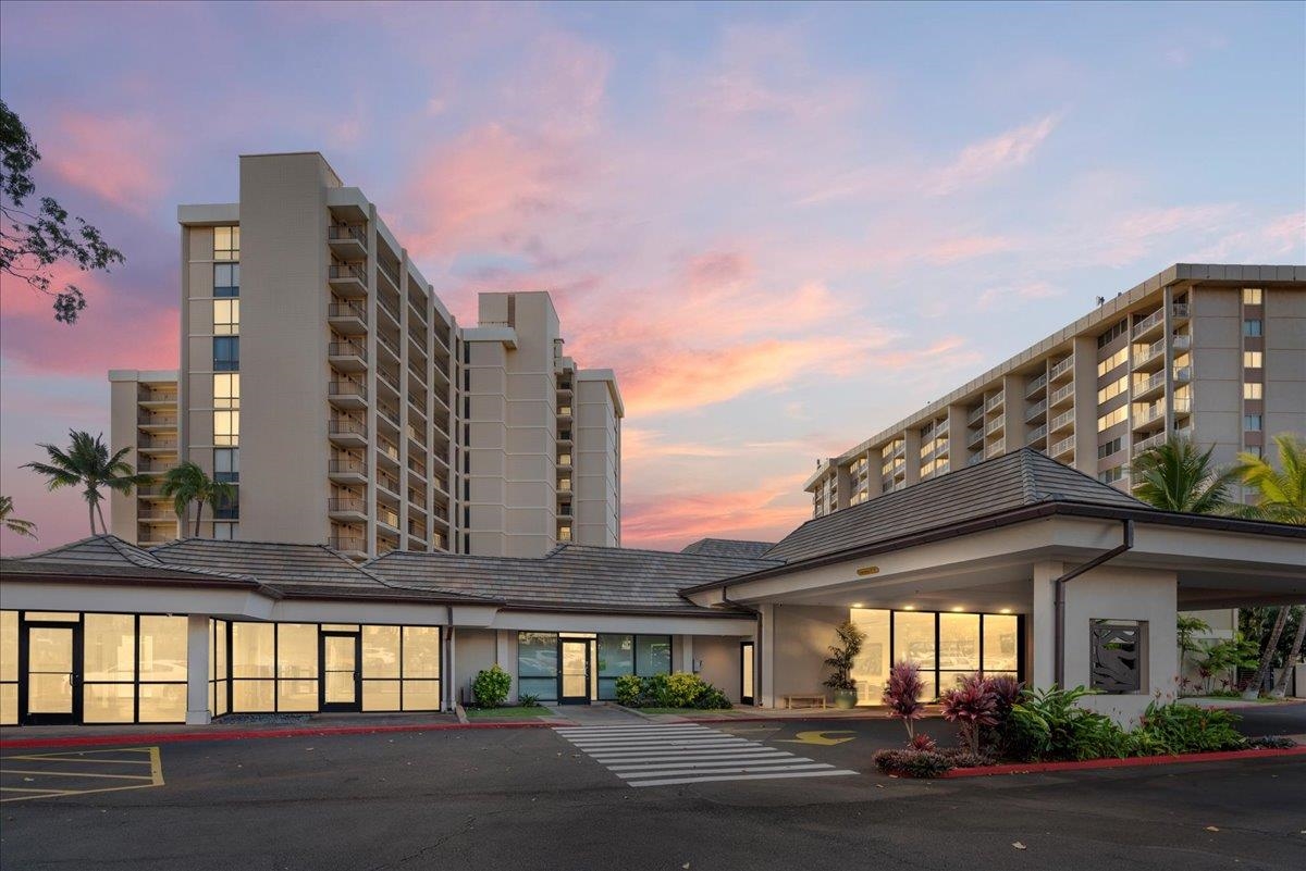 Valley Isle Resort condo # 801, Lahaina, Hawaii - photo 2 of 13