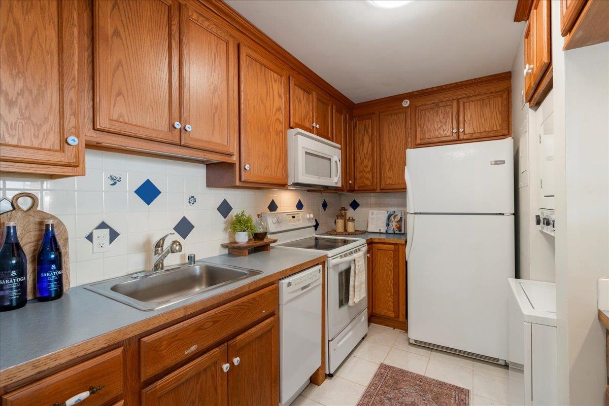 Valley Isle Resort condo # 801, Lahaina, Hawaii - photo 5 of 13