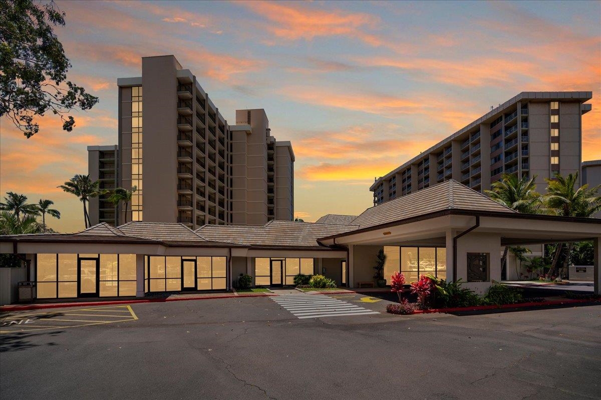 Valley Isle Resort condo # 802, Lahaina, Hawaii - photo 2 of 19