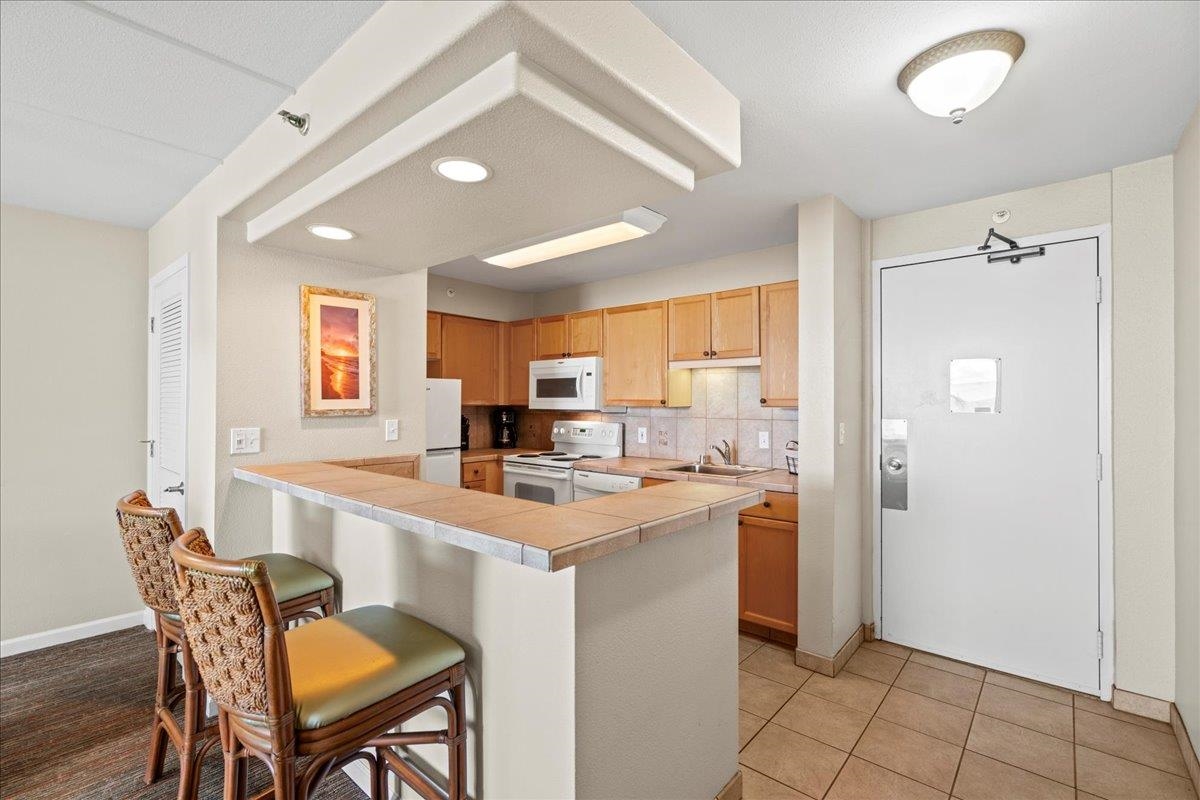 Valley Isle Resort condo # 802, Lahaina, Hawaii - photo 5 of 19