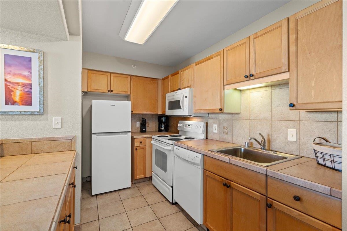 Valley Isle Resort condo # 802, Lahaina, Hawaii - photo 6 of 19