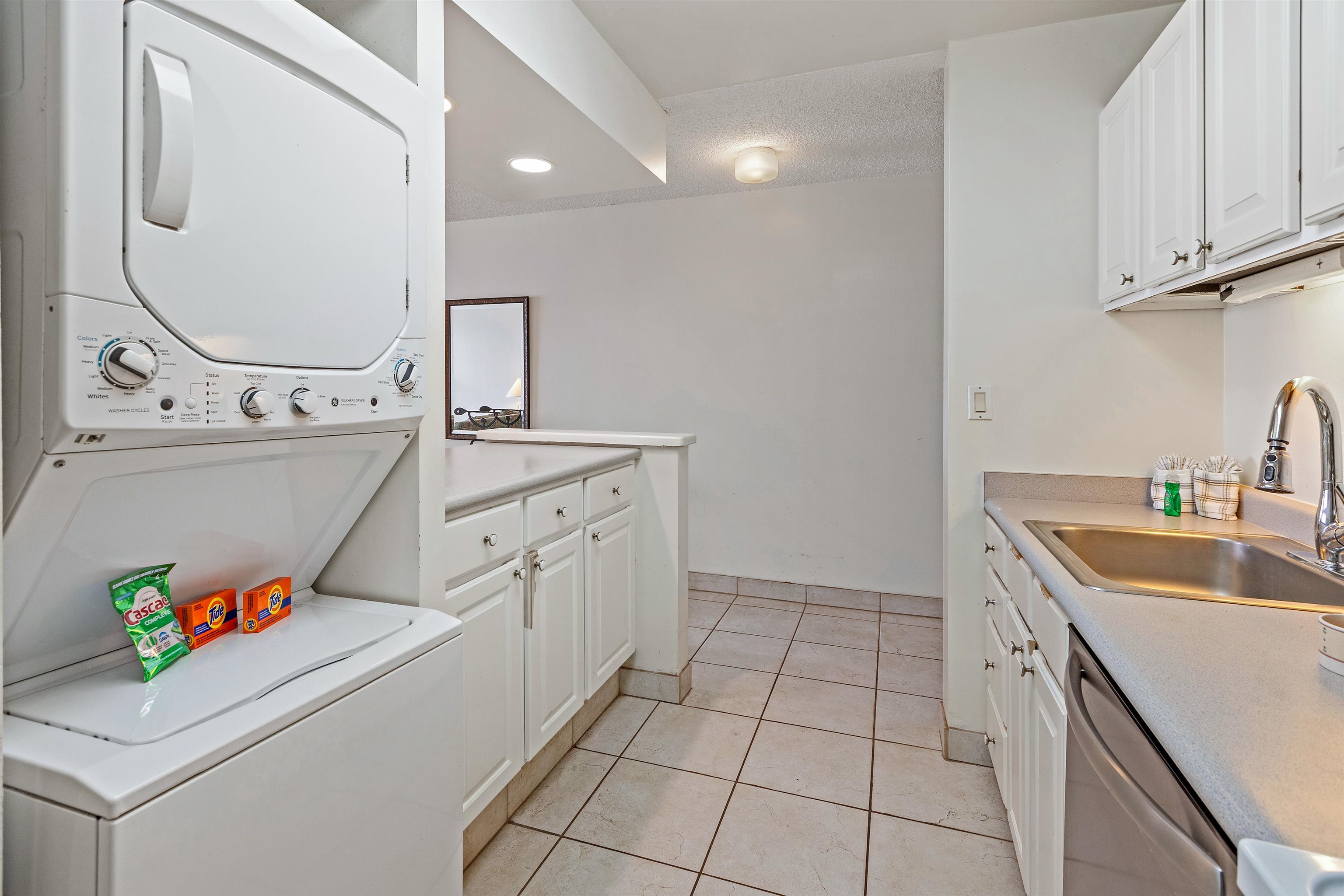 Valley Isle Resort condo # 808, Lahaina, Hawaii - photo 13 of 35