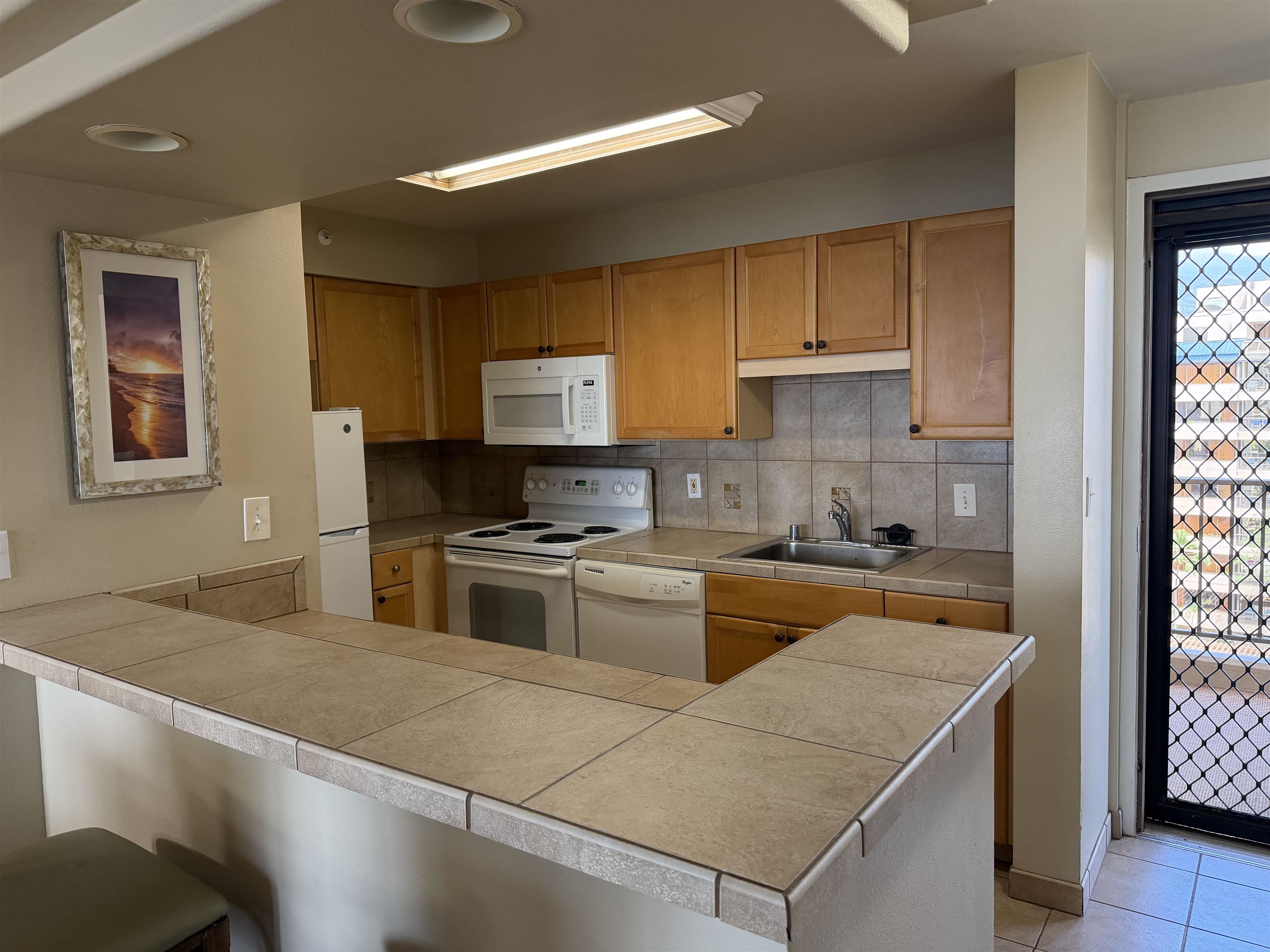 Valley Isle Resort condo # 909B, Lahaina, Hawaii - photo 5 of 18