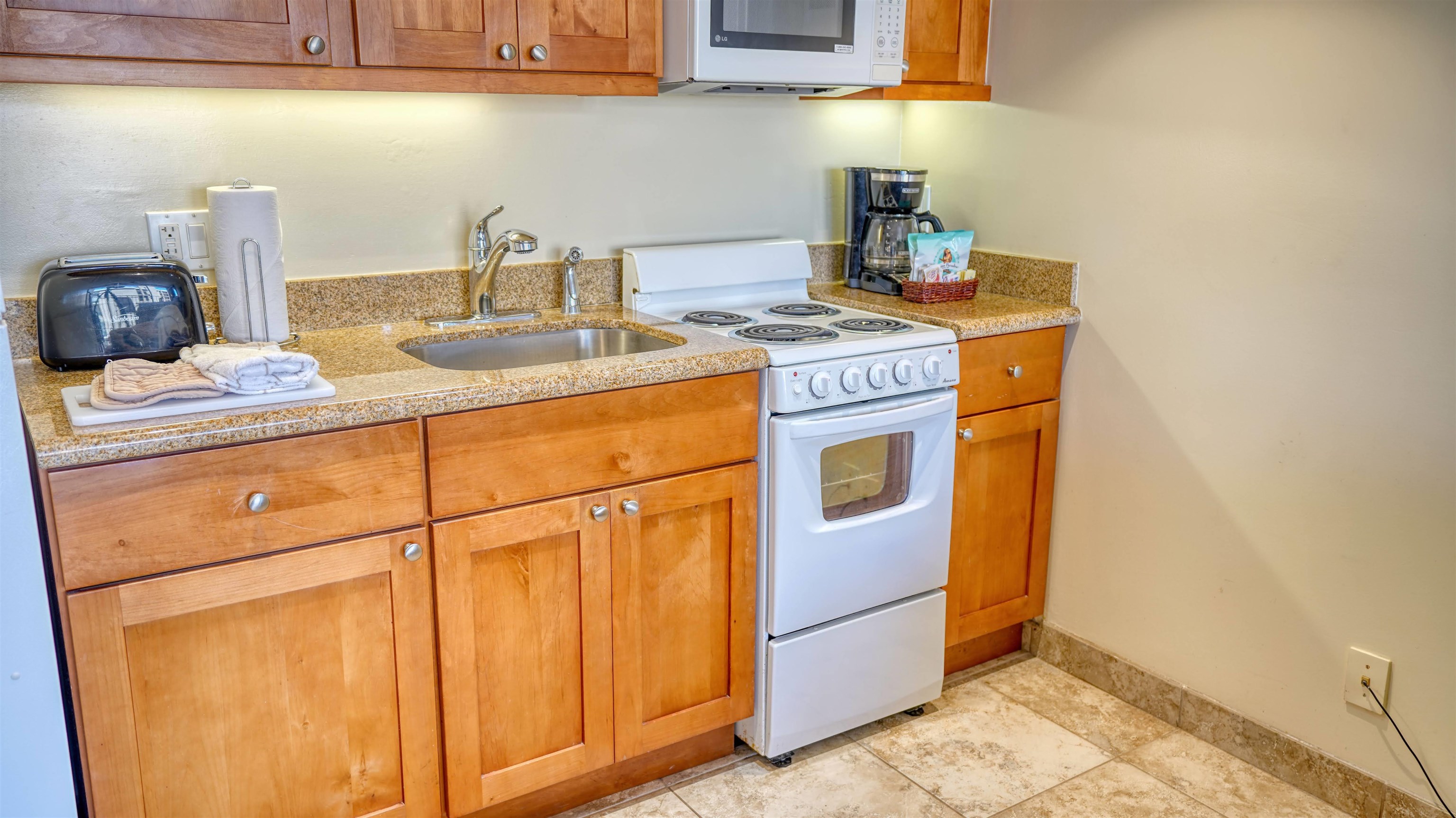 Royal Kahana condo # 1018, Lahaina, Hawaii - photo 7 of 35