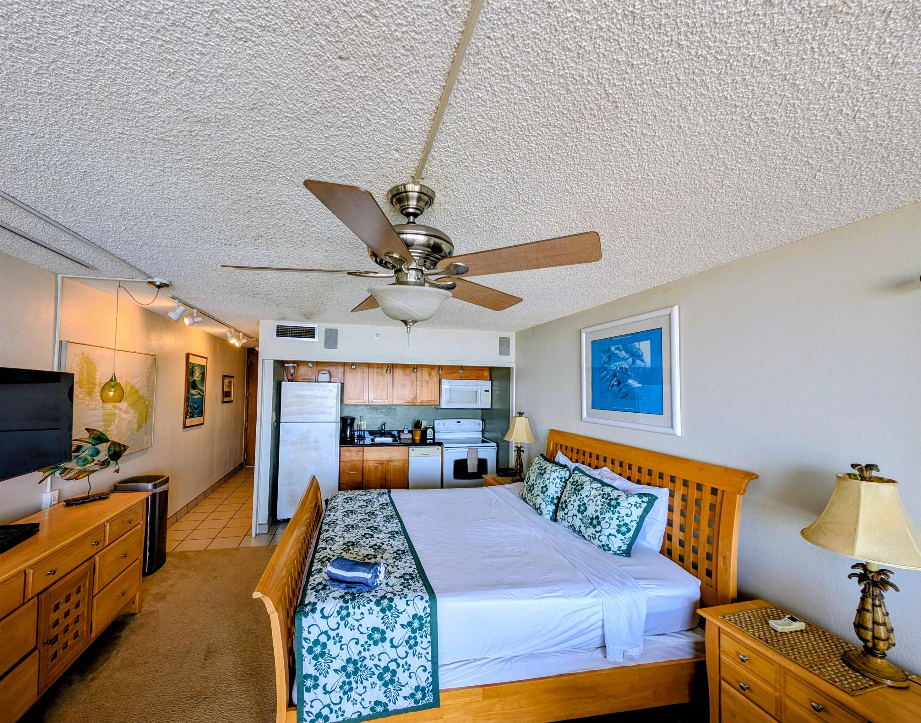 Royal Kahana condo # 1104, Lahaina, Hawaii - photo 3 of 17