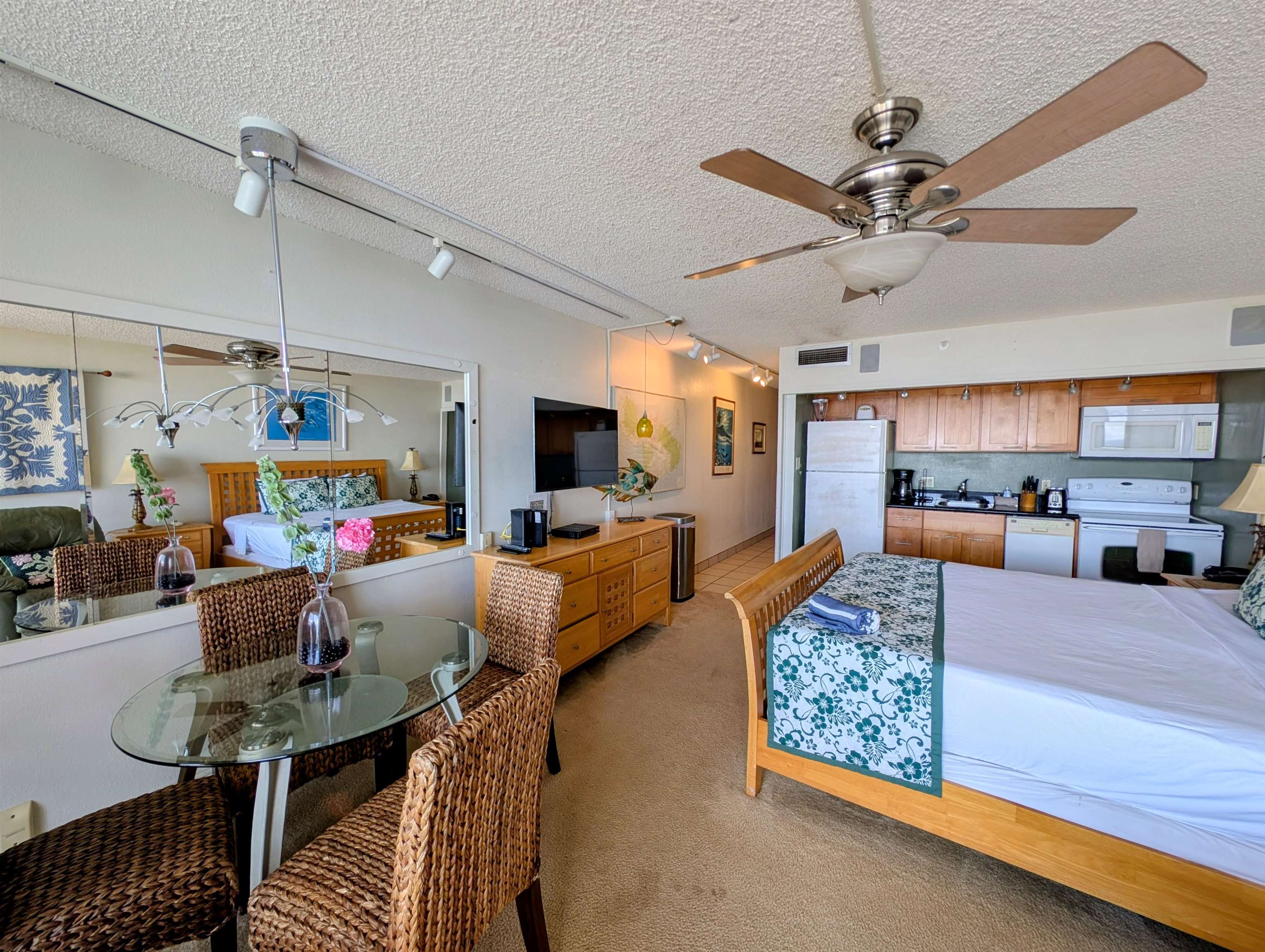 Royal Kahana condo # 1104, Lahaina, Hawaii - photo 4 of 17