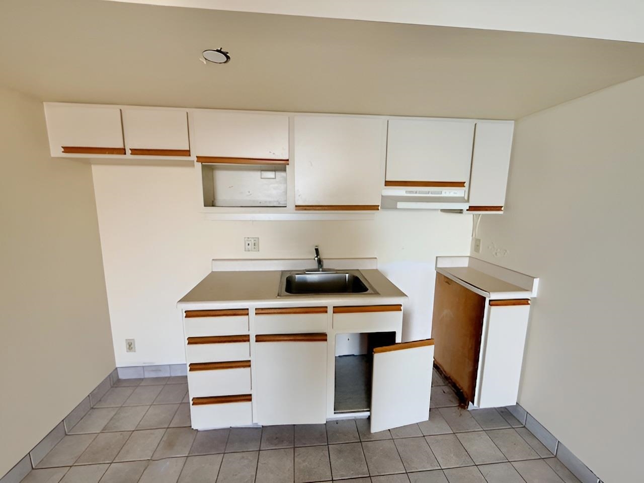 Royal Kahana condo # 1216, Lahaina, Hawaii - photo 6 of 12