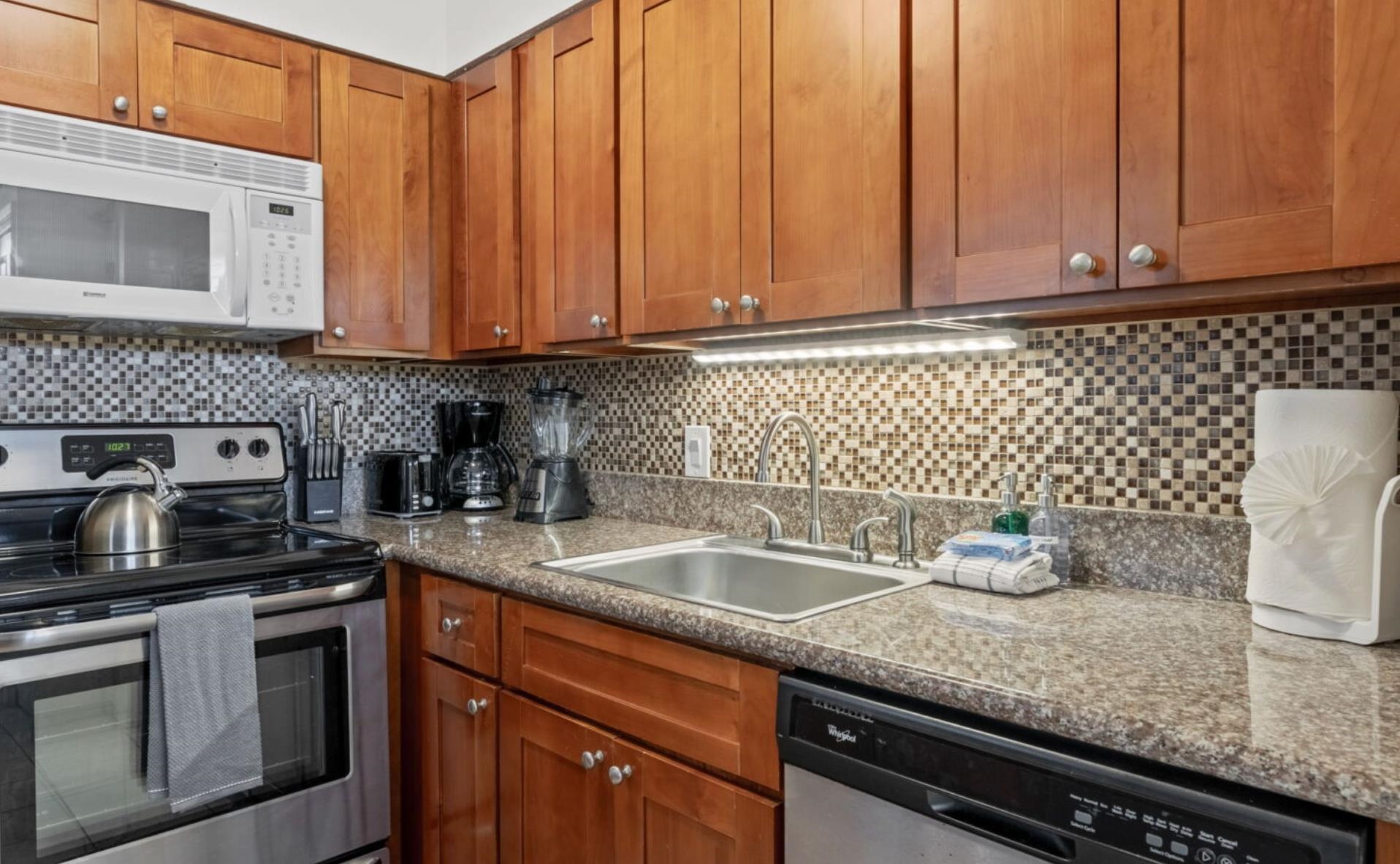 Royal Kahana condo # 815, Lahaina, Hawaii - photo 5 of 11