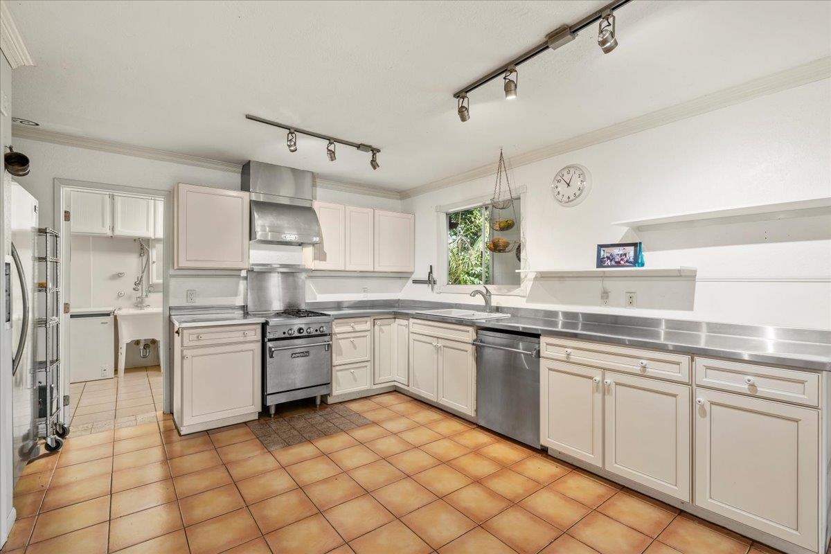 44  Kaupakalua Rd , Haiku home - photo 39 of 48