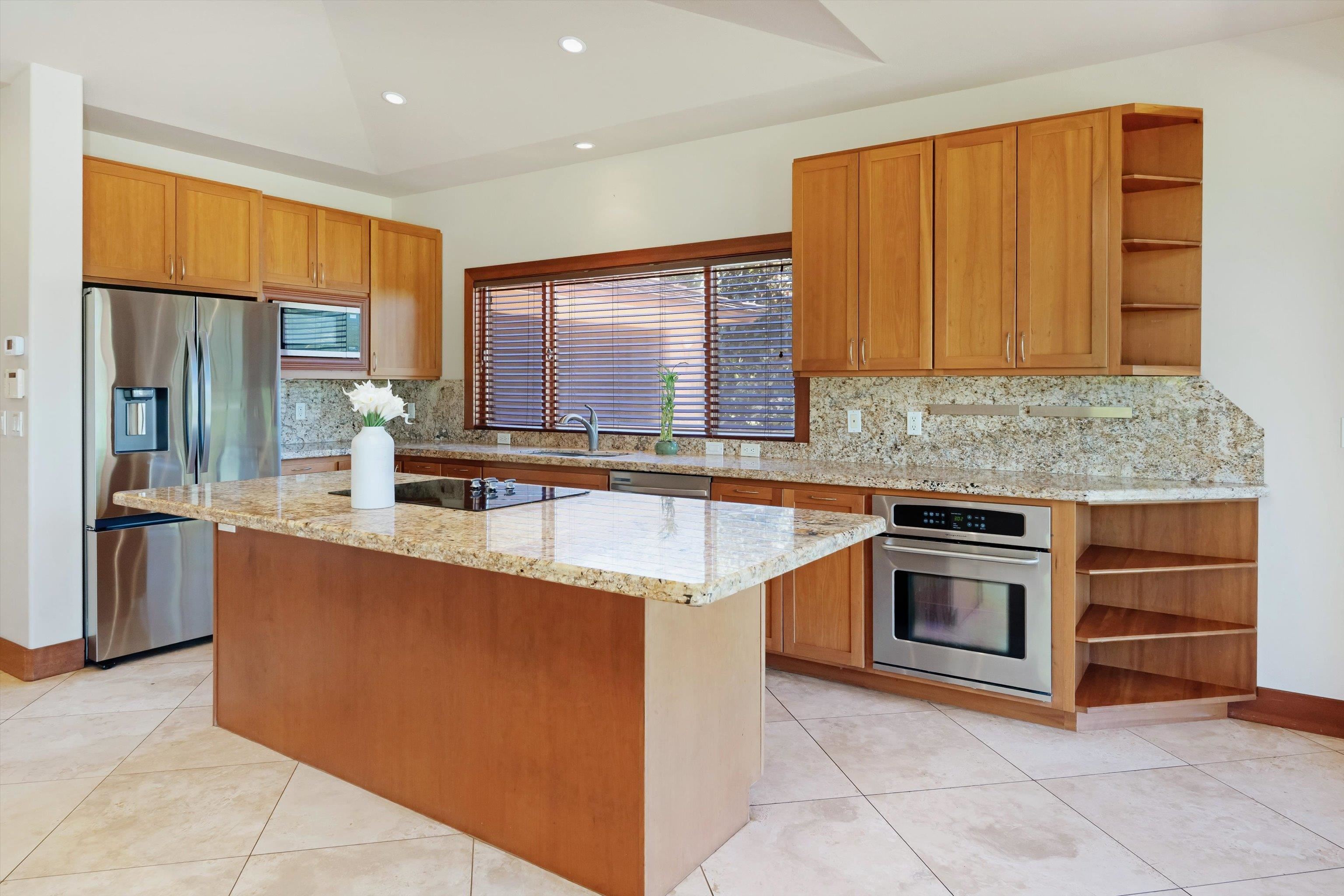 44  Lau Niu Way Launiupoko, Lahaina home - photo 6 of 30
