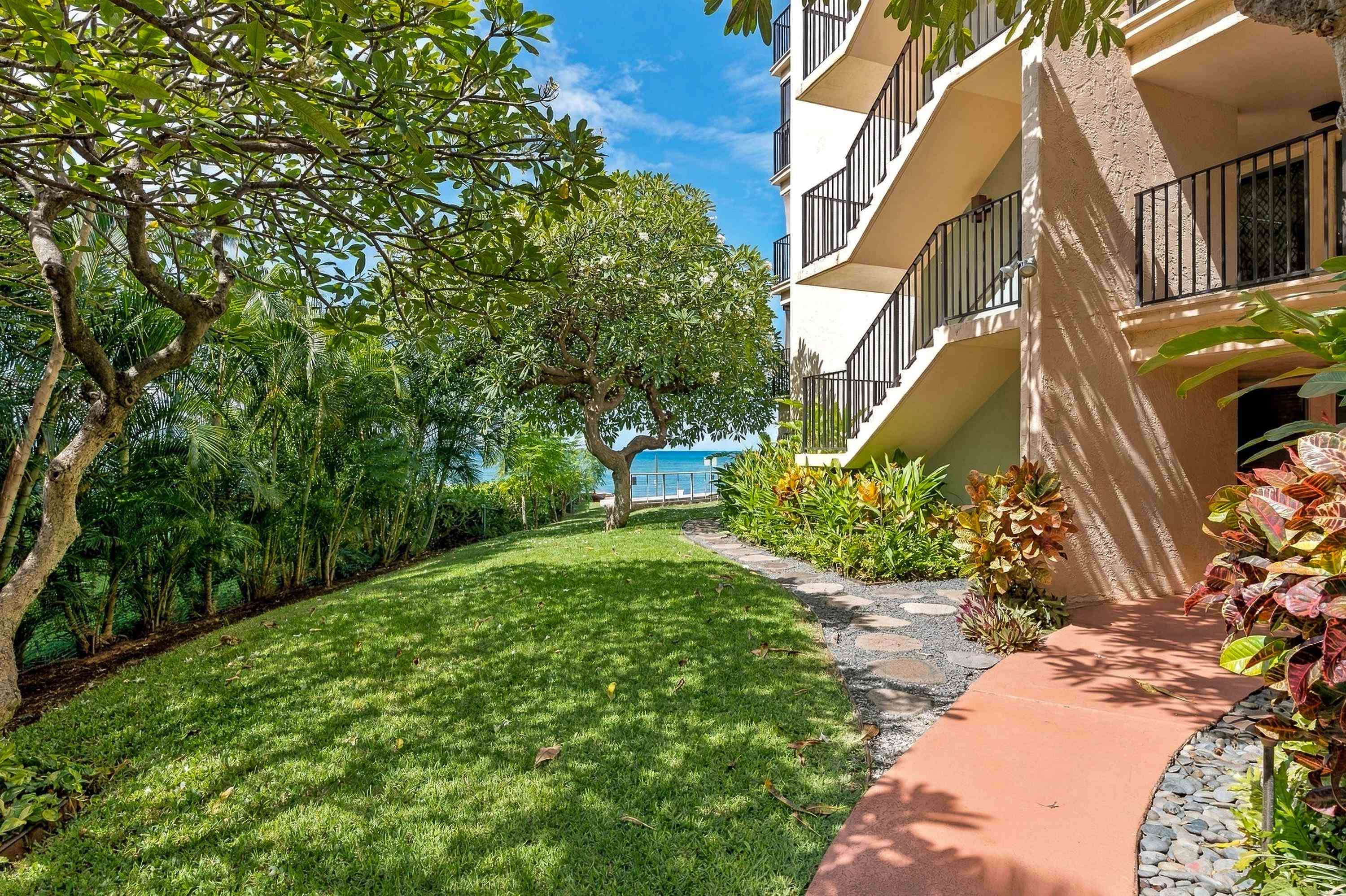 Hololani condo # B201, Lahaina, Hawaii - photo 22 of 31