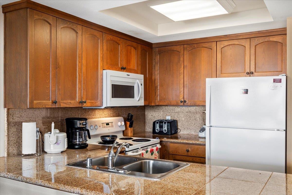 Hololani condo # B-401, Lahaina, Hawaii - photo 2 of 42