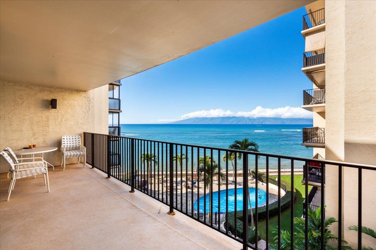 Hololani condo # B-401, Lahaina, Hawaii - photo 16 of 42