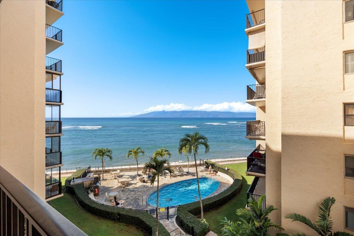 Hololani condo # B-401, Lahaina, Hawaii - photo 18 of 42
