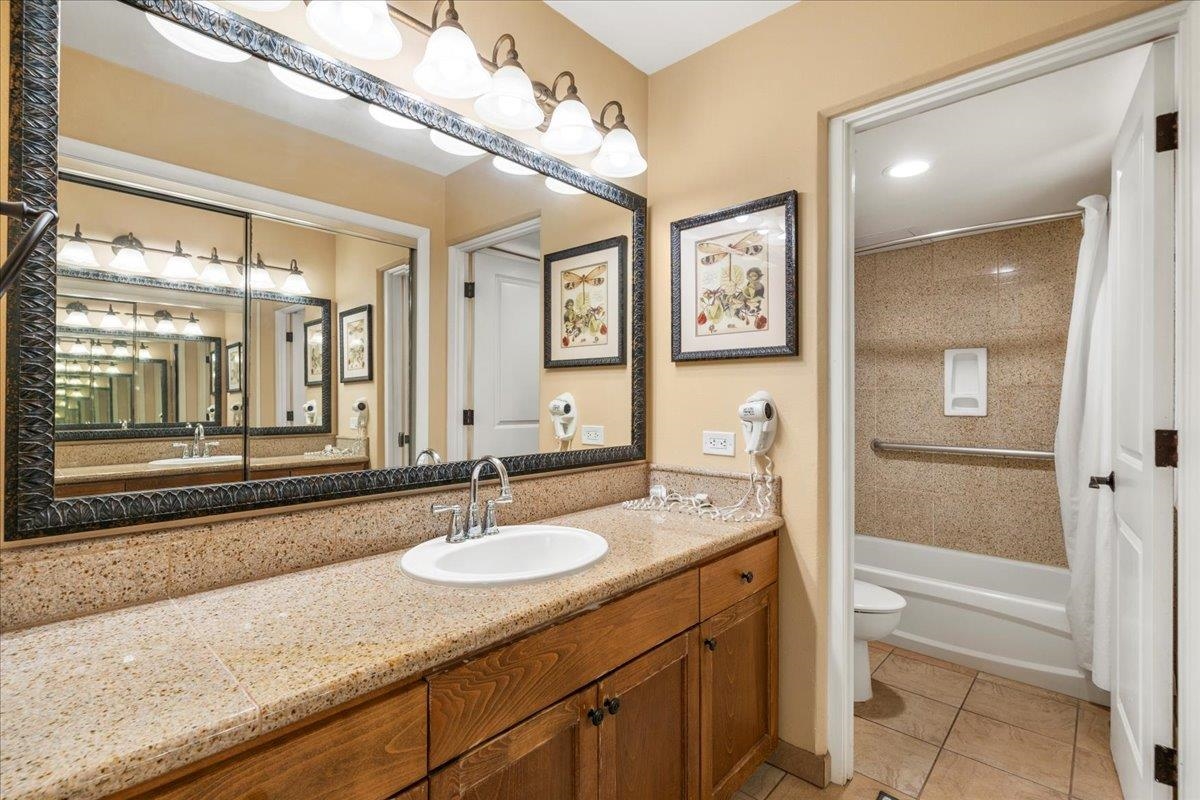 Hololani condo # B-401, Lahaina, Hawaii - photo 23 of 42