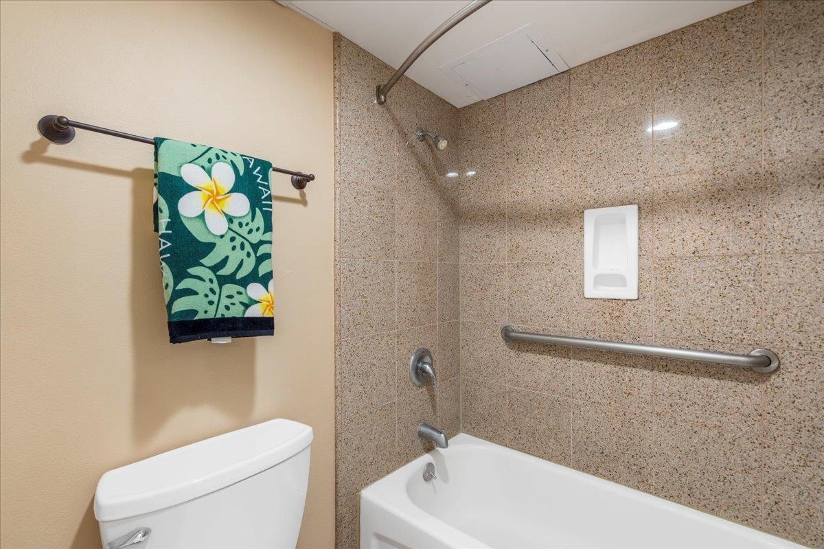 Hololani condo # B-401, Lahaina, Hawaii - photo 24 of 42