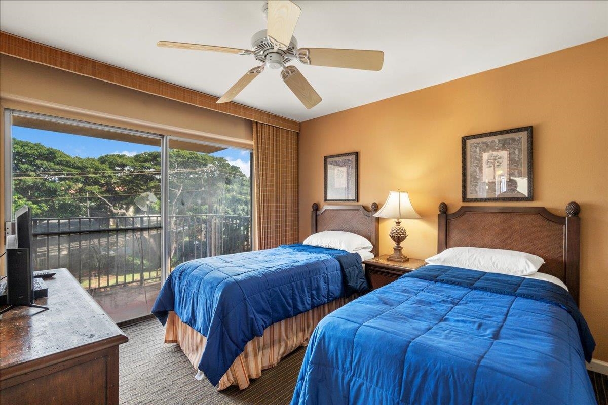 Hololani condo # B-401, Lahaina, Hawaii - photo 27 of 42