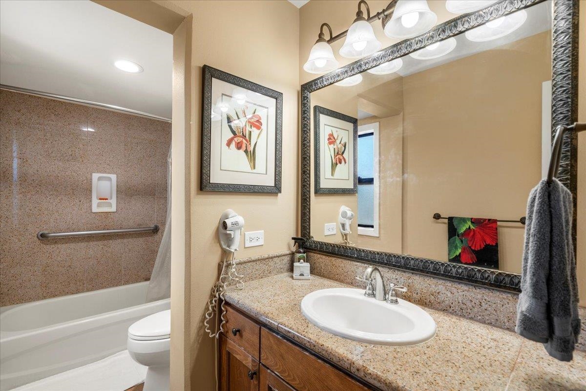 Hololani condo # B-401, Lahaina, Hawaii - photo 29 of 42