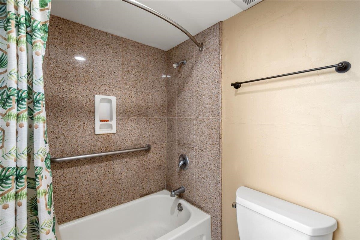 Hololani condo # B-401, Lahaina, Hawaii - photo 30 of 42