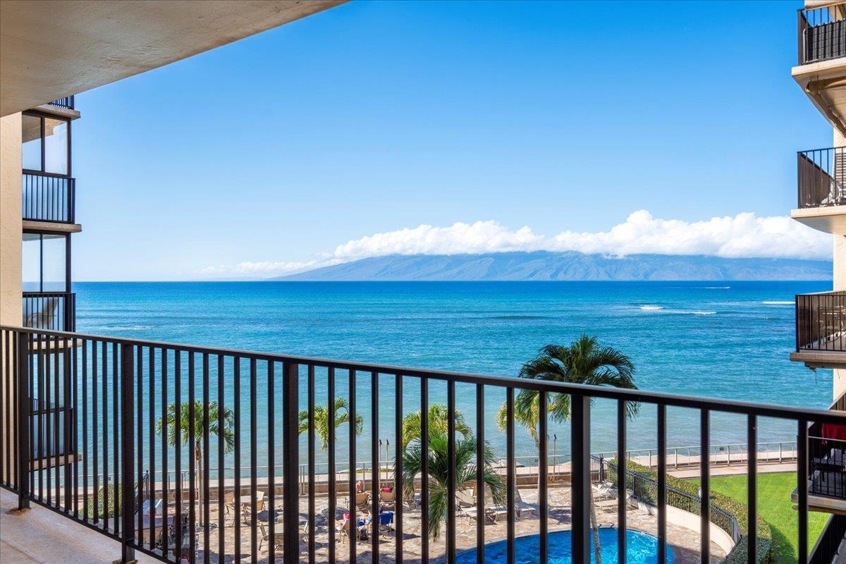 Hololani condo # B-401, Lahaina, Hawaii - photo 5 of 42