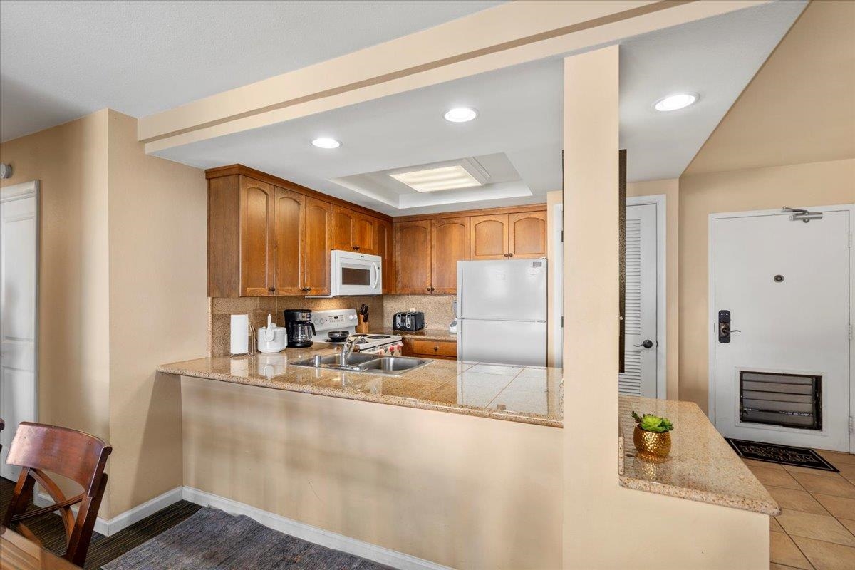 Hololani condo # B-401, Lahaina, Hawaii - photo 10 of 42