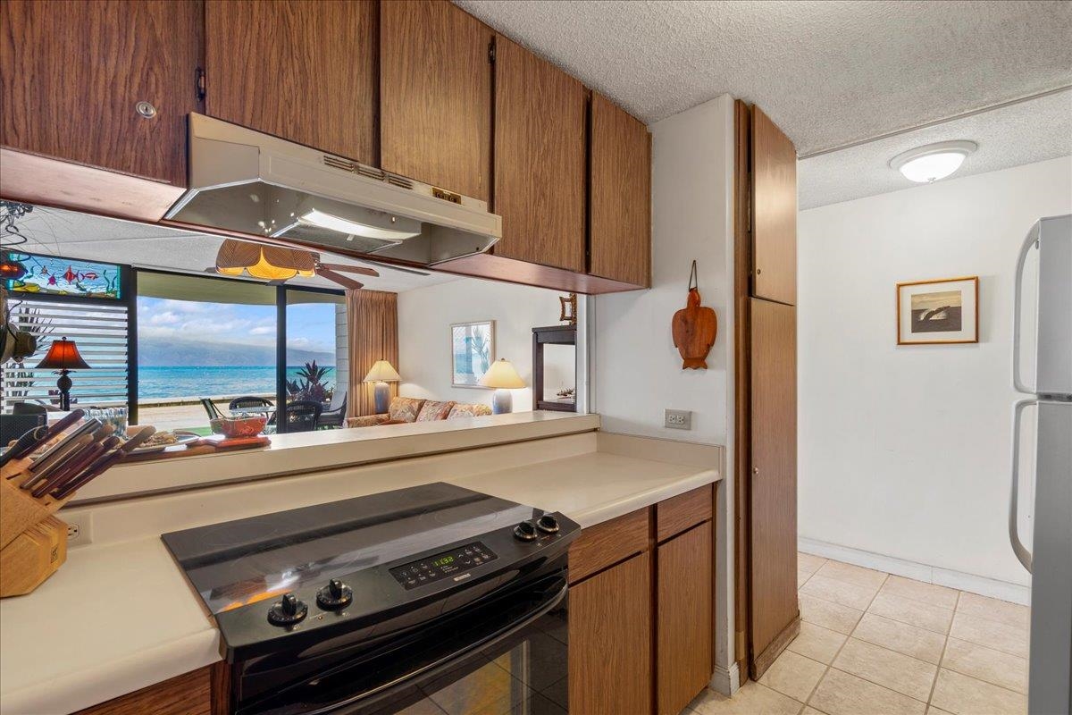 Kahana Reef condo # 112, Lahaina, Hawaii - photo 11 of 28