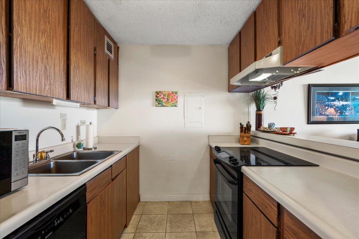 Kahana Reef condo # 112, Lahaina, Hawaii - photo 9 of 28