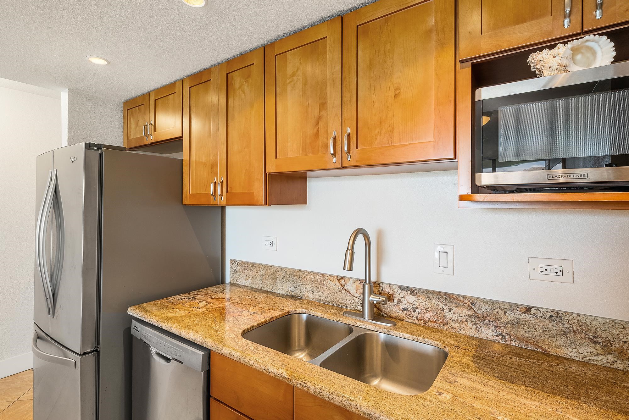 Kahana Reef condo # 118, Lahaina, Hawaii - photo 6 of 41