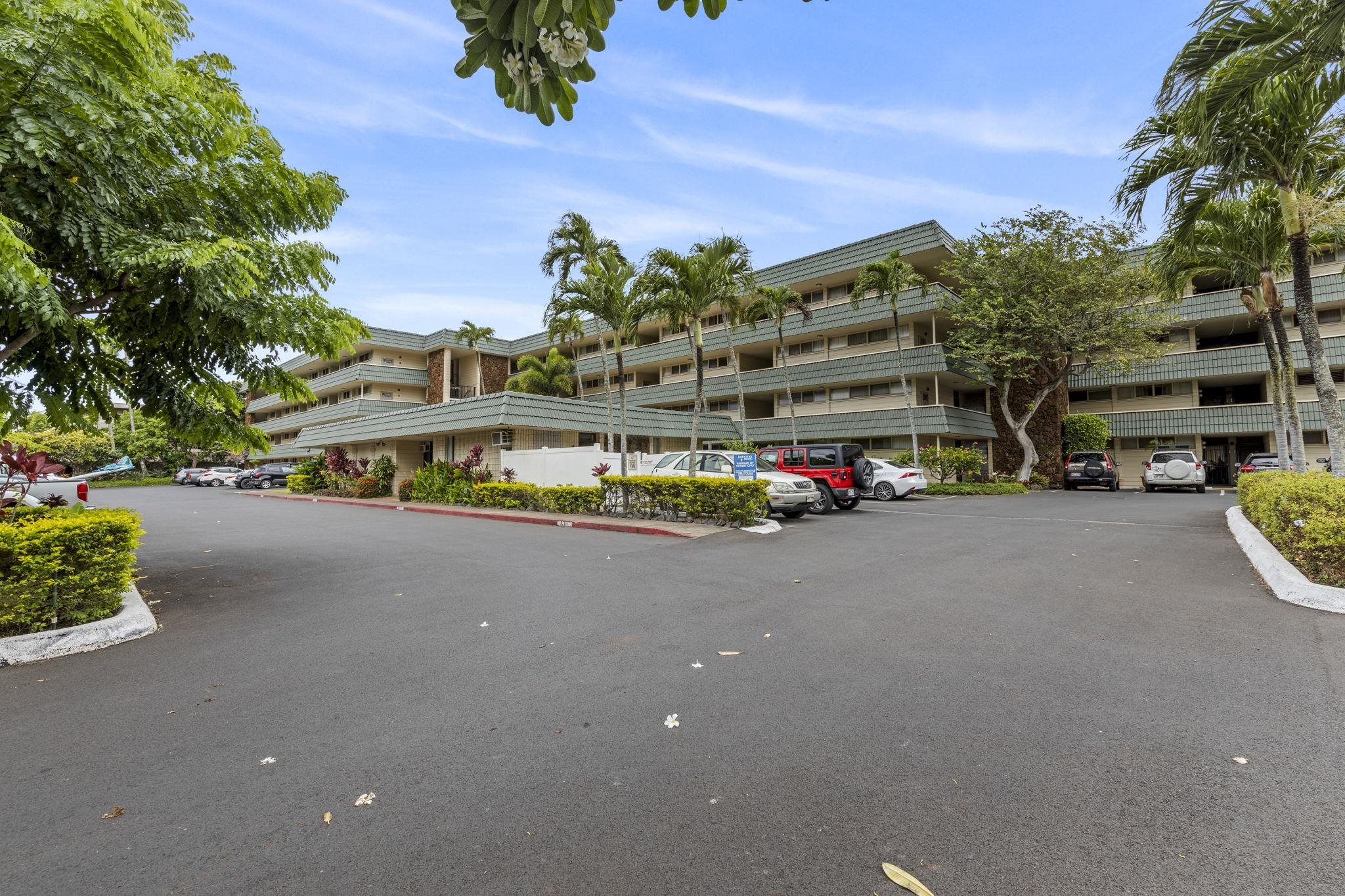 Kahana Reef condo # 214, Lahaina, Hawaii - photo 33 of 37