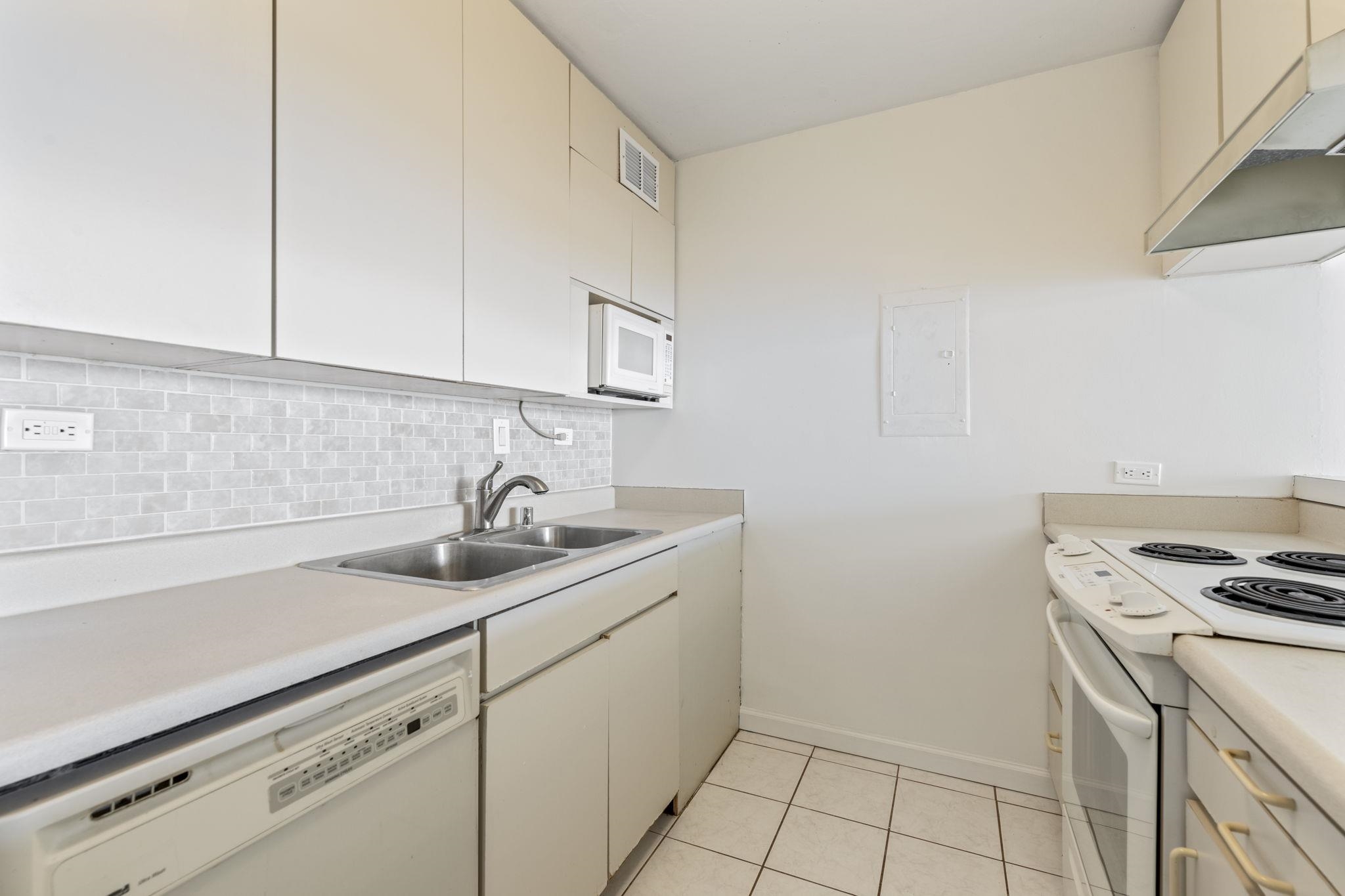 Kahana Reef condo # 214, Lahaina, Hawaii - photo 11 of 38