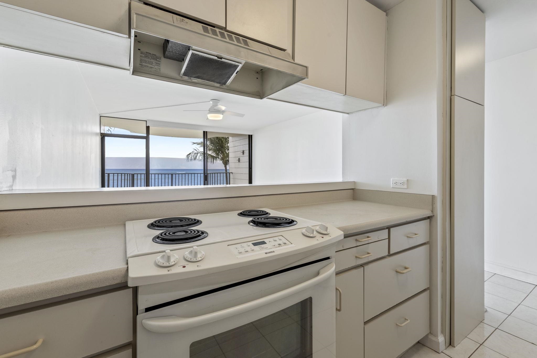 Kahana Reef condo # 214, Lahaina, Hawaii - photo 5 of 38