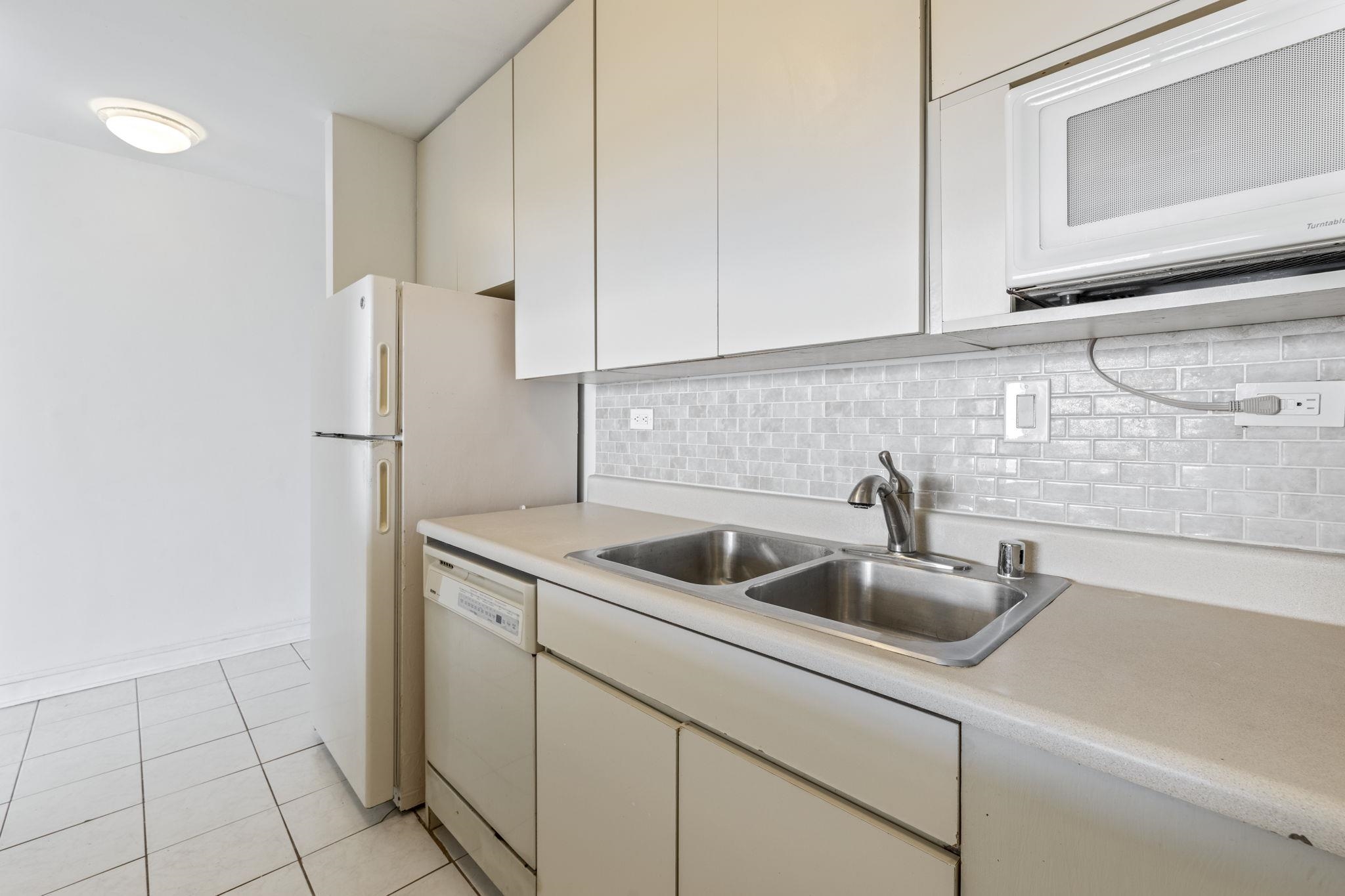 Kahana Reef condo # 214, Lahaina, Hawaii - photo 9 of 38