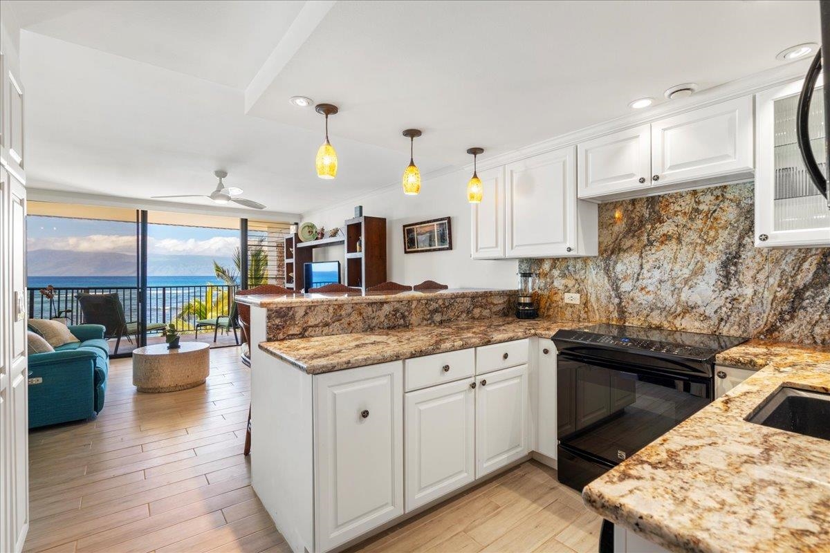 Kahana Reef condo # 407, Lahaina, Hawaii - photo 3 of 34