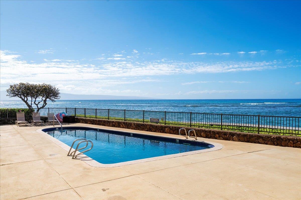 Kahana Reef condo # 407, Lahaina, Hawaii - photo 27 of 34