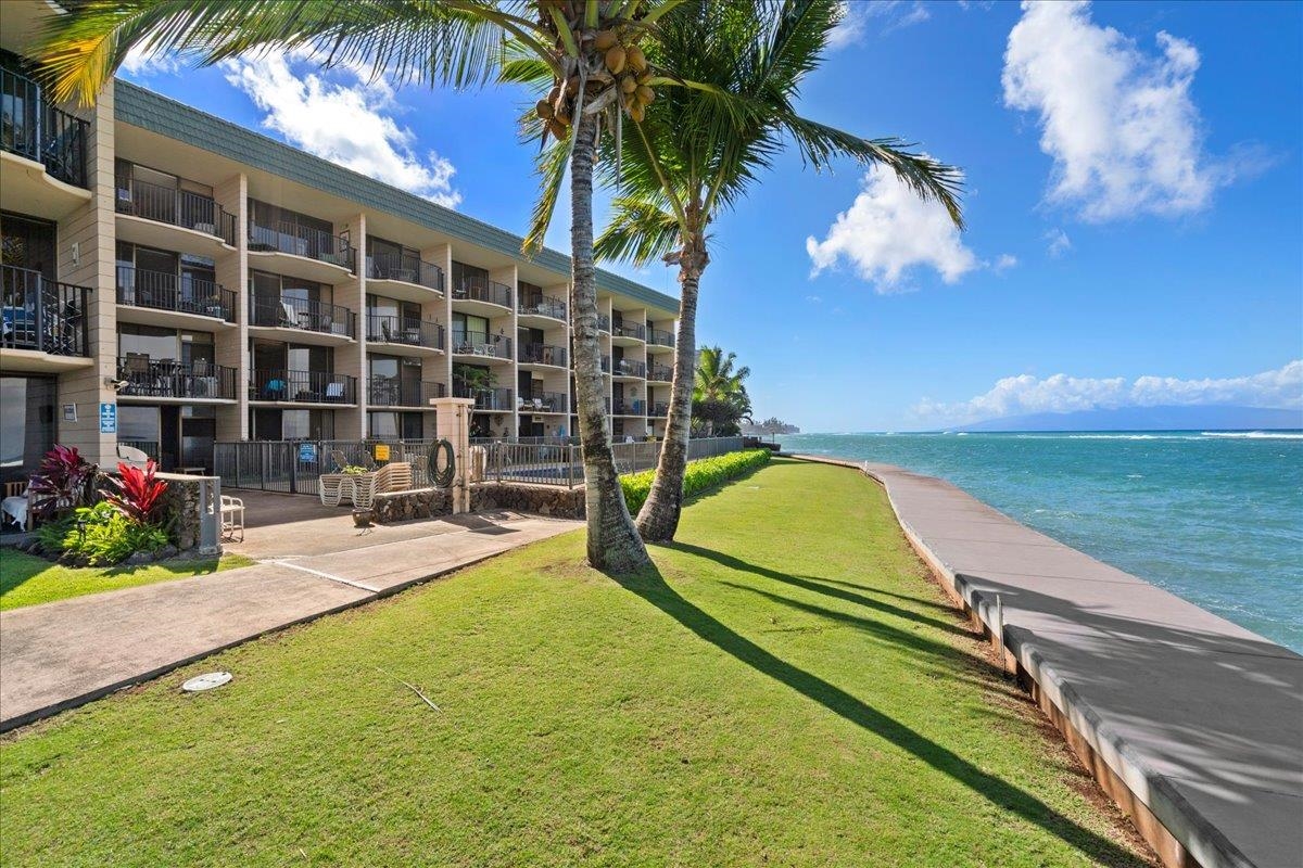 Kahana Reef condo # 407, Lahaina, Hawaii - photo 6 of 34