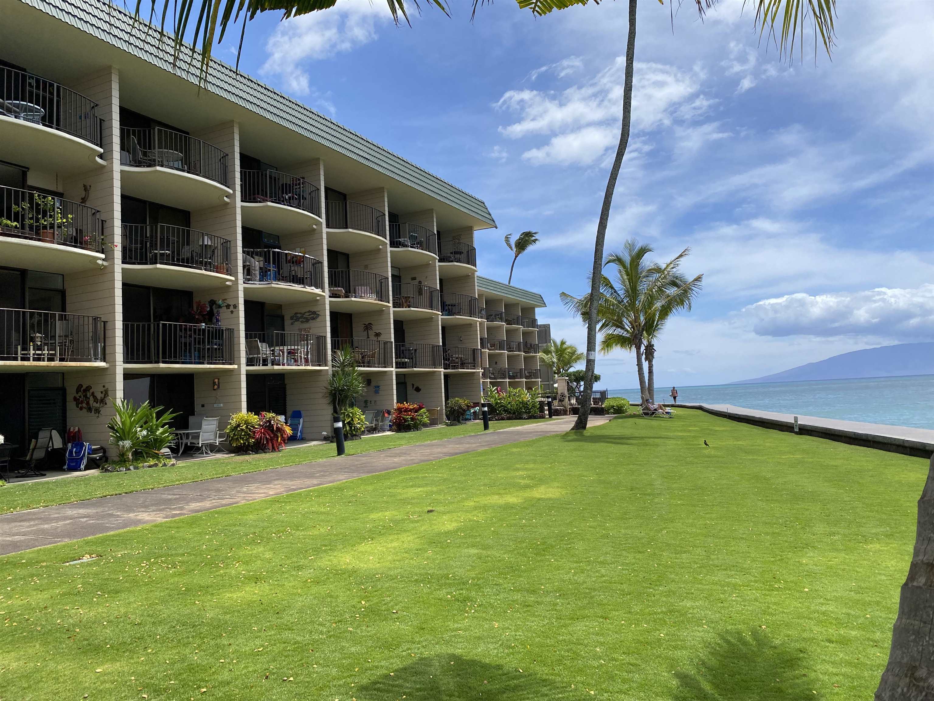 Kahana Reef condo # 415, Lahaina, Hawaii - photo 16 of 18