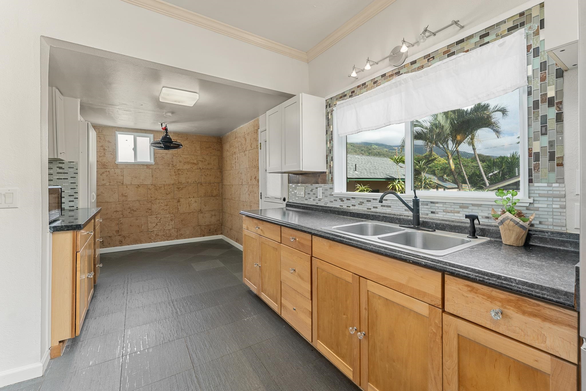 45  Puahau Pl , Wailuku home - photo 10 of 49