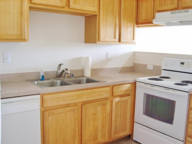 Villas at Kahana Ridge condo # 832, Lahaina, Hawaii - photo 4 of 11