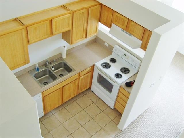 Villas at Kahana Ridge condo # 832, Lahaina, Hawaii - photo 5 of 11