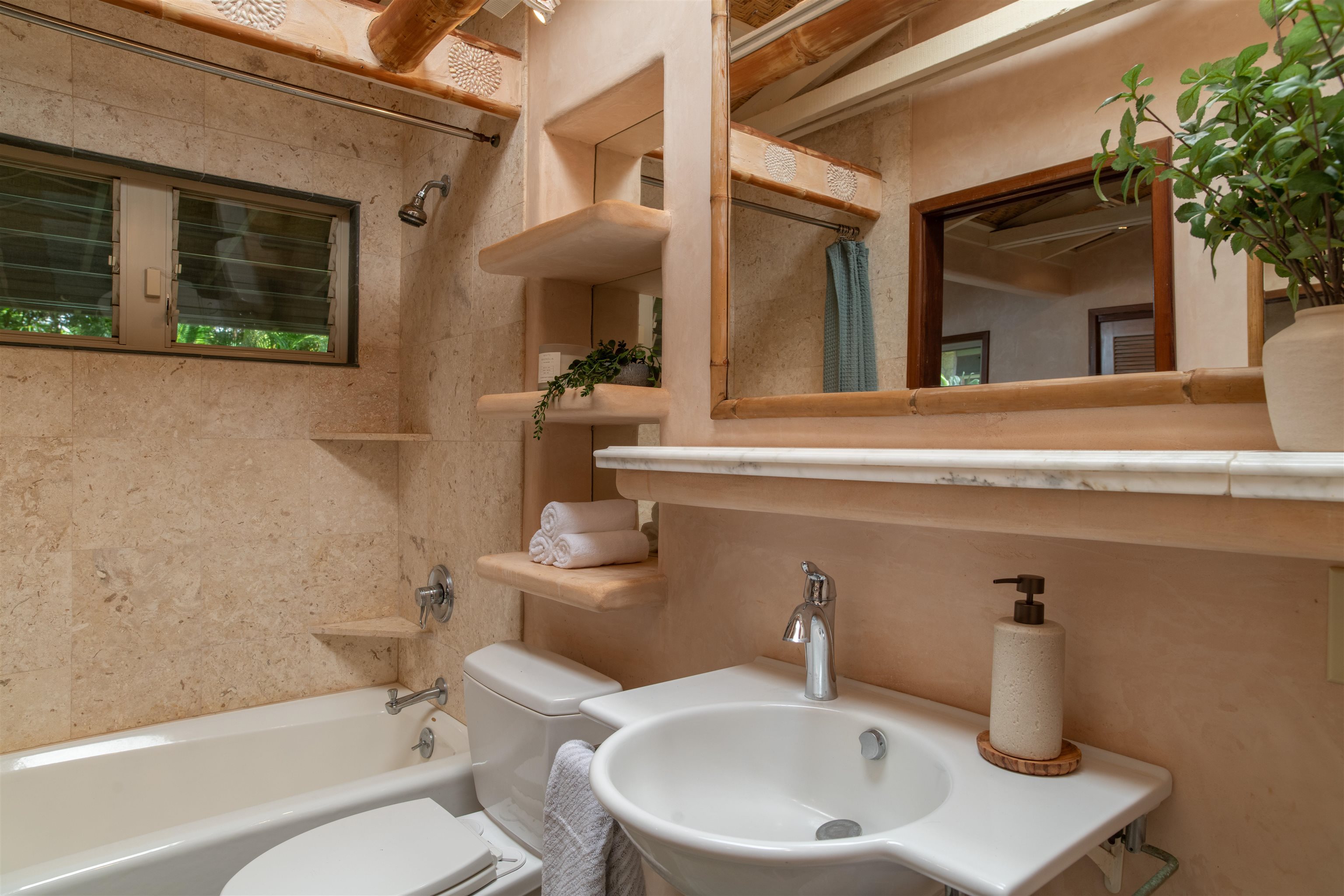 450  Laulea Pl Spreckelsville, Spreckelsville/Paia/Kuau home - photo 22 of 48