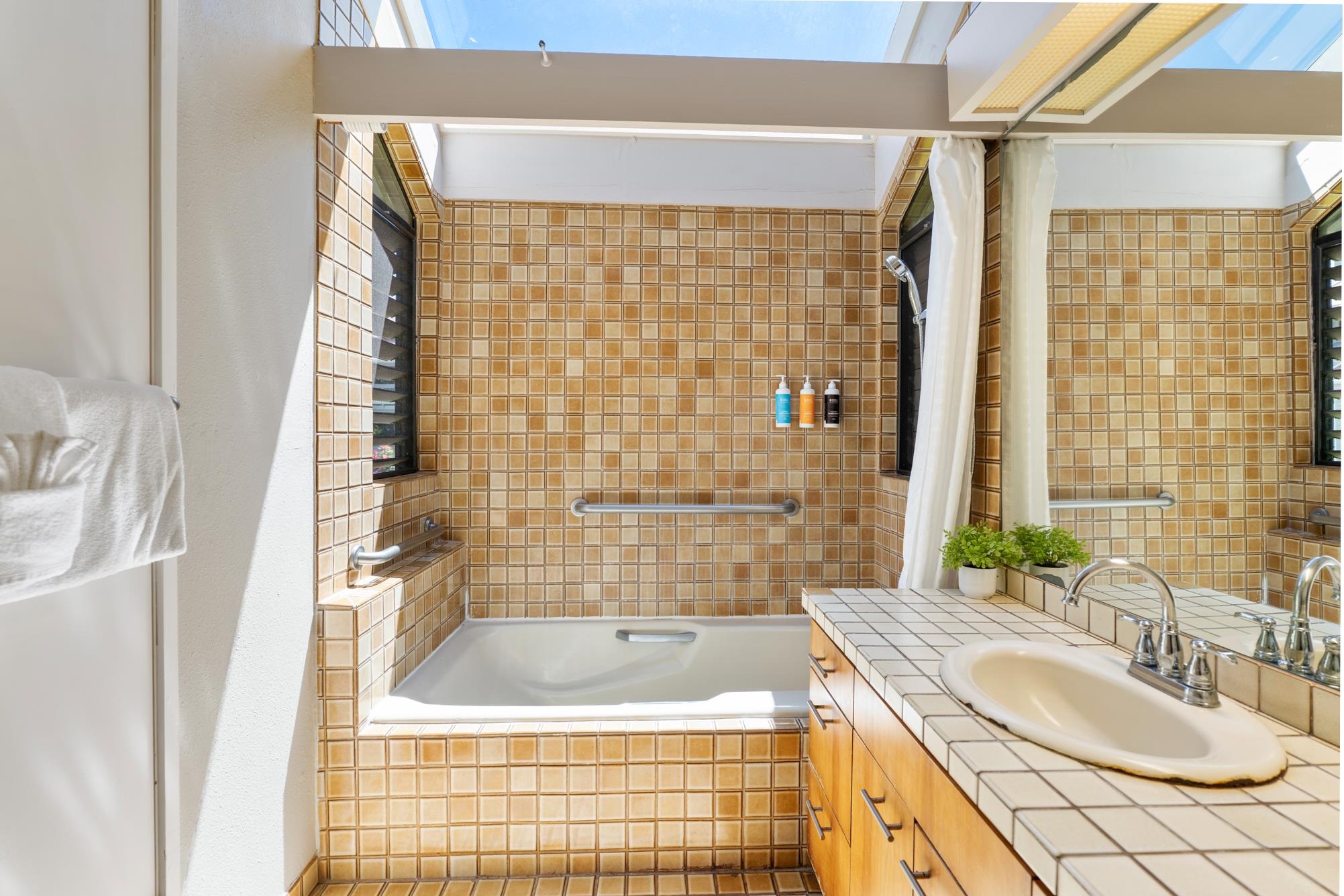 Kahana Outrigger condo # 2A2, Lahaina, Hawaii - photo 23 of 46