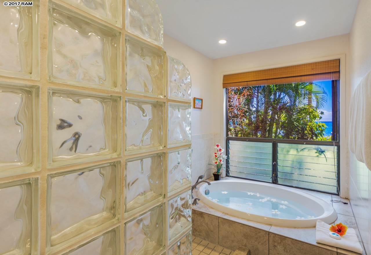 Kahana Village condo # 24 (4B, Lahaina, Hawaii - photo 12 of 14