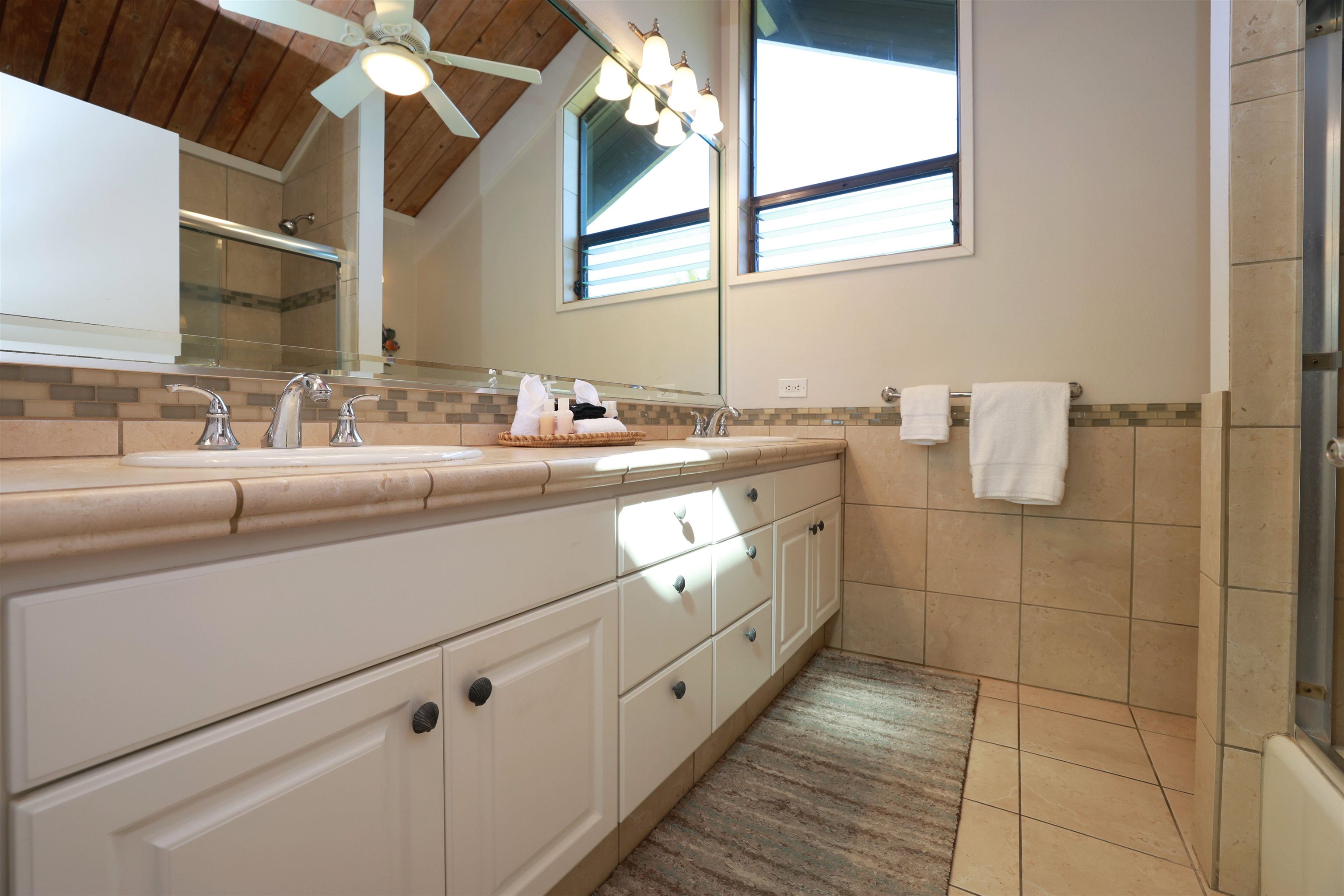 Kahana Village condo # 3B2 17, Lahaina, Hawaii - photo 28 of 45