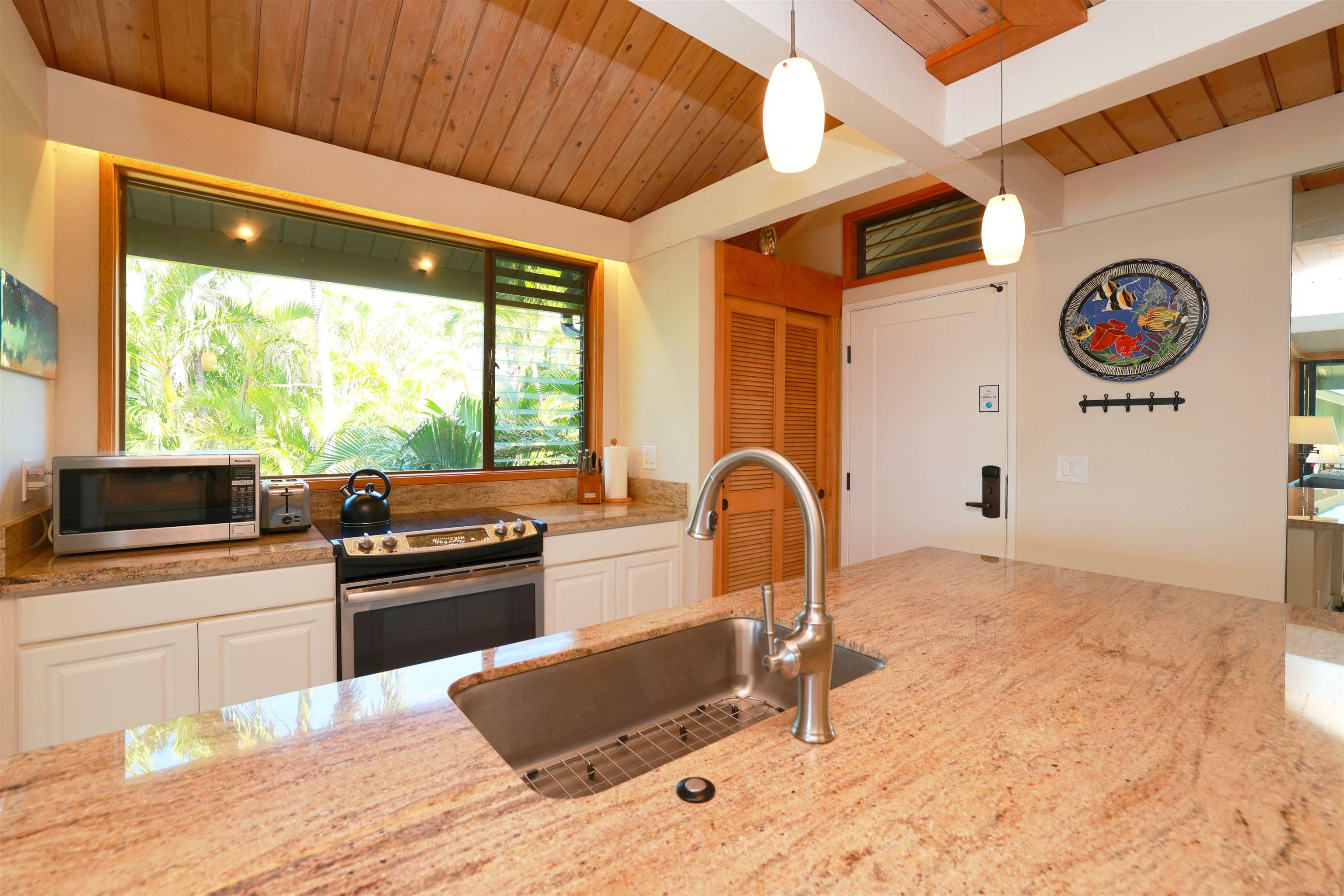 Kahana Village condo # 3B2 17, Lahaina, Hawaii - photo 6 of 45