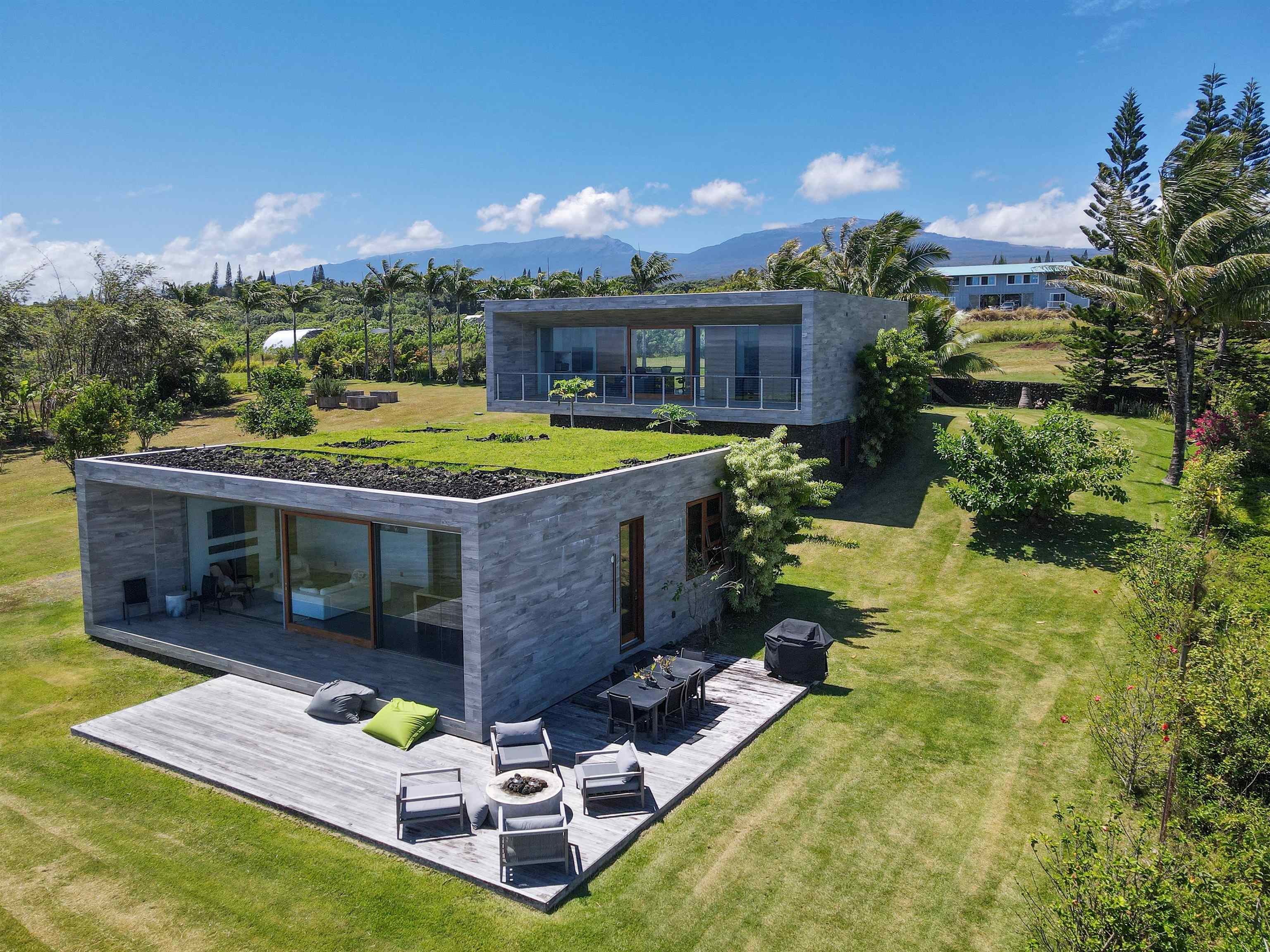 454  Hoolawa Rd Hoolawa Point, Haiku home - photo 2 of 43