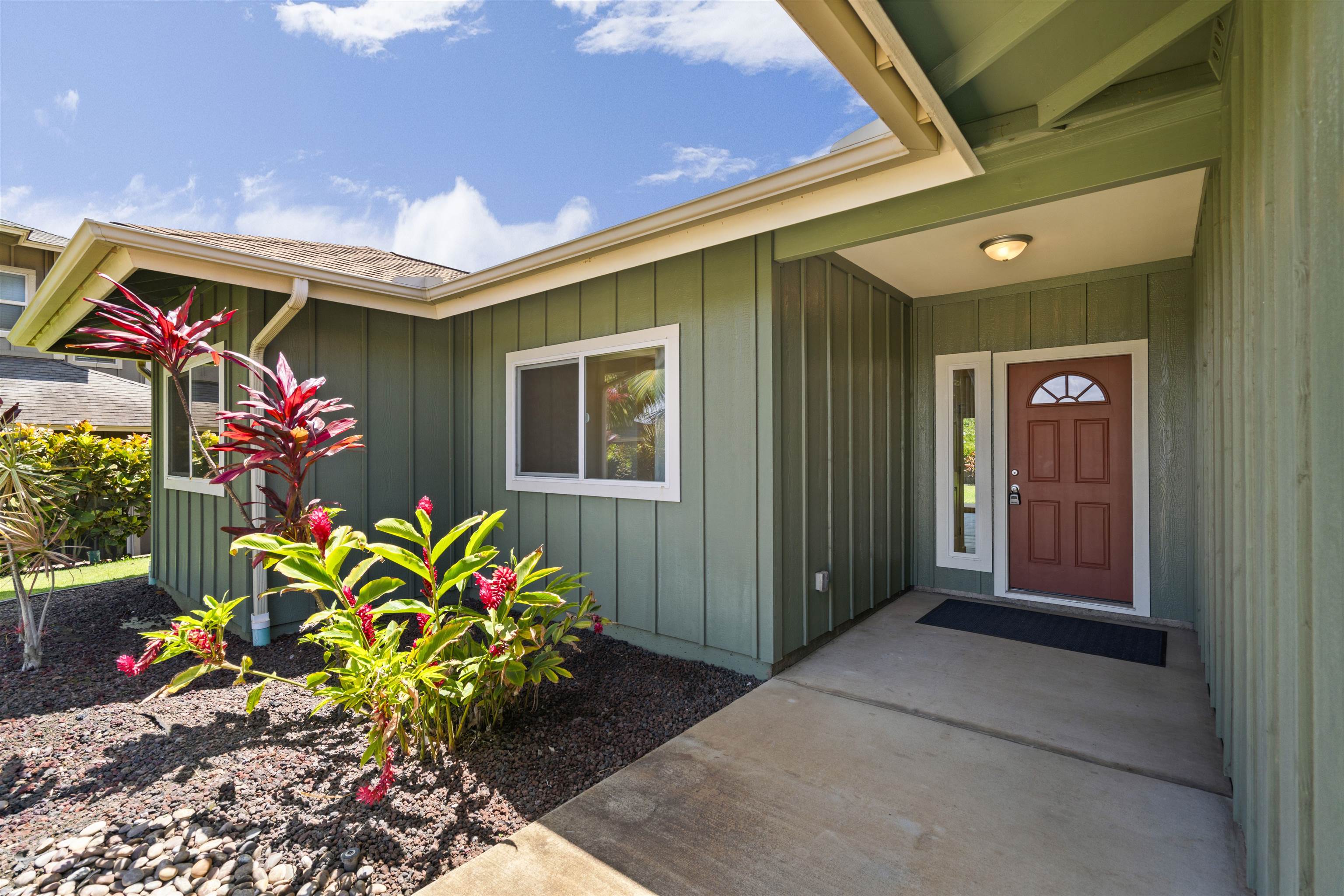 47  Moolu St , Wailuku home - photo 2 of 41